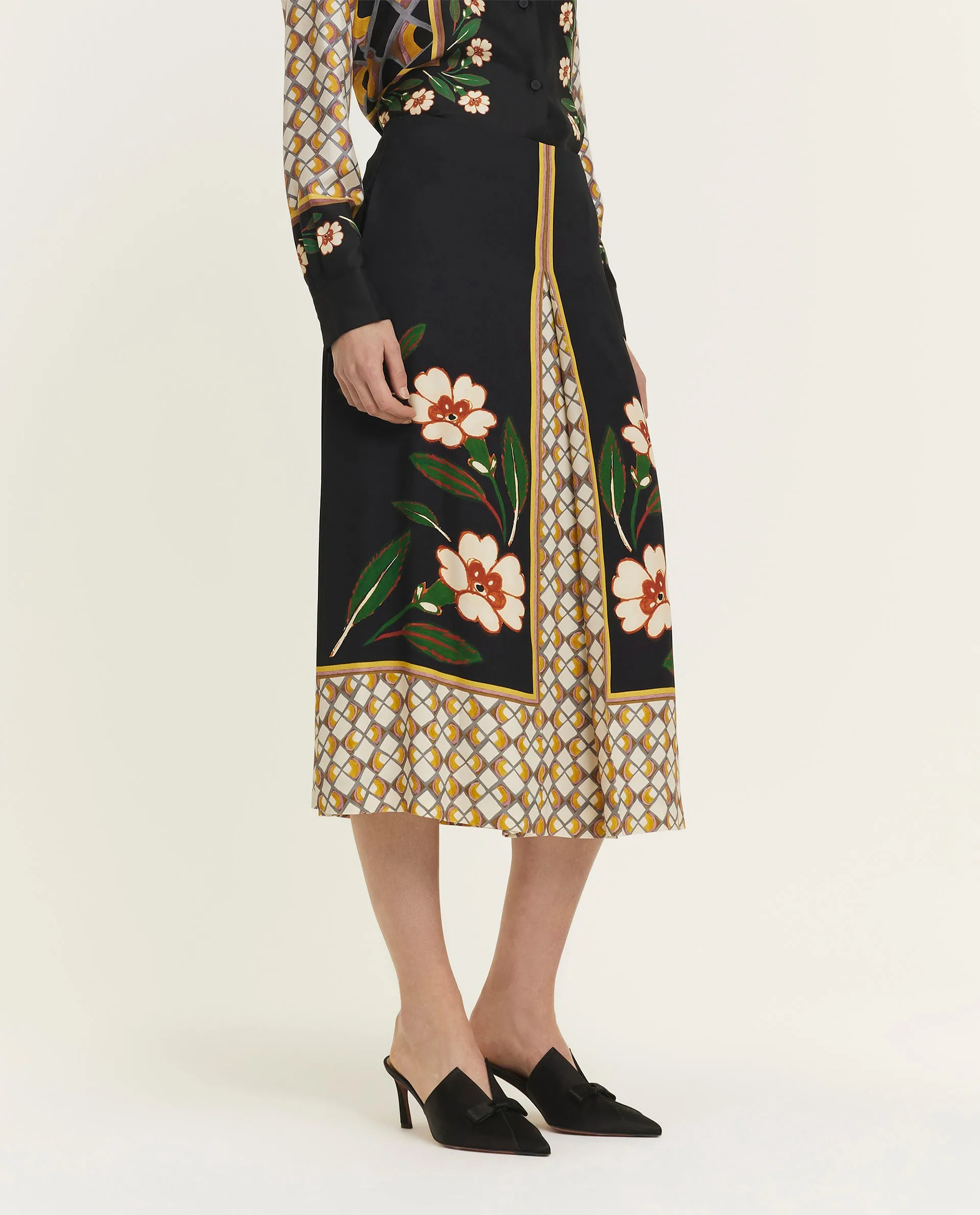Satijnen midi rok - Zwart sold by Pauw Amsterdam product image thumbnail 4