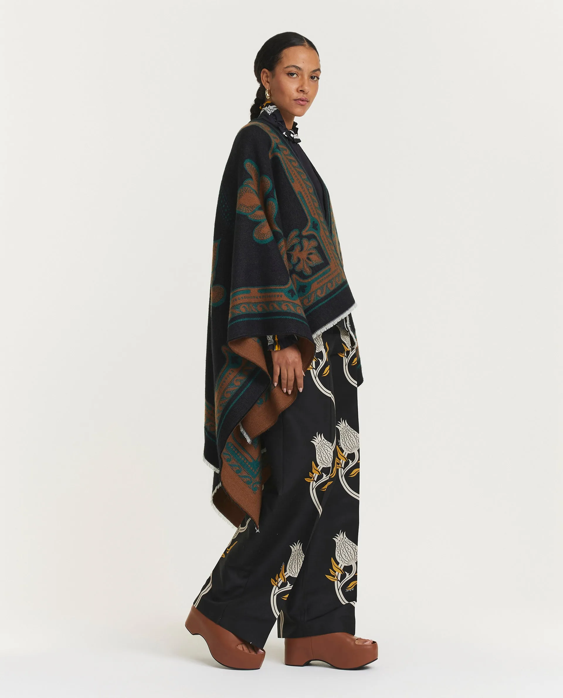 Wol-zijden poncho sold by Pauw Amsterdam product image thumbnail 3