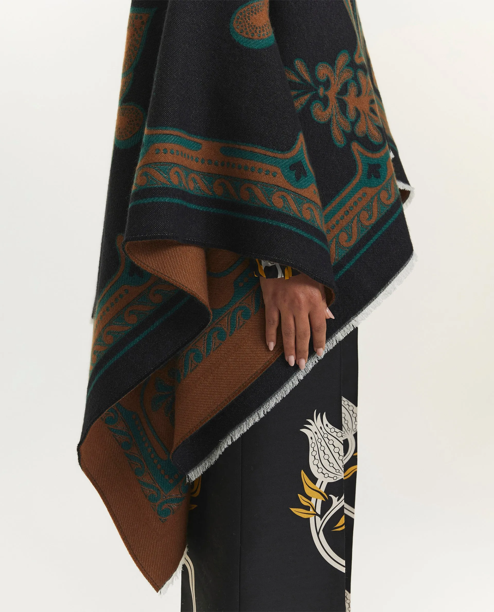Wol-zijden poncho sold by Pauw Amsterdam product image thumbnail 2