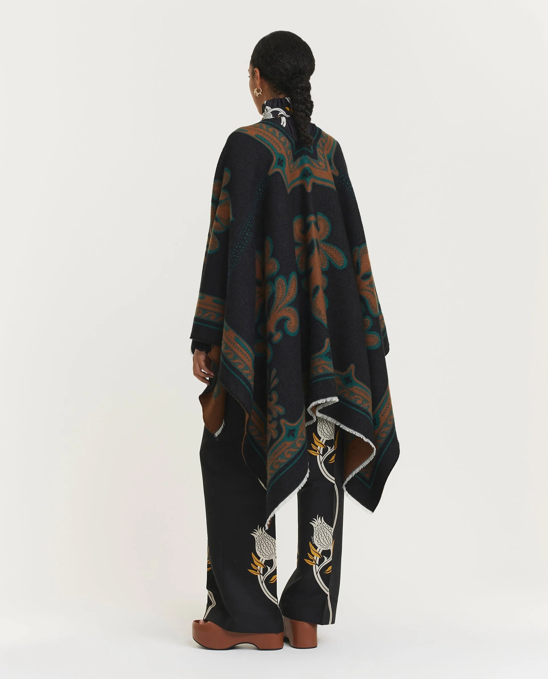 Wol-zijden poncho sold by Pauw Amsterdam product image thumbnail 4