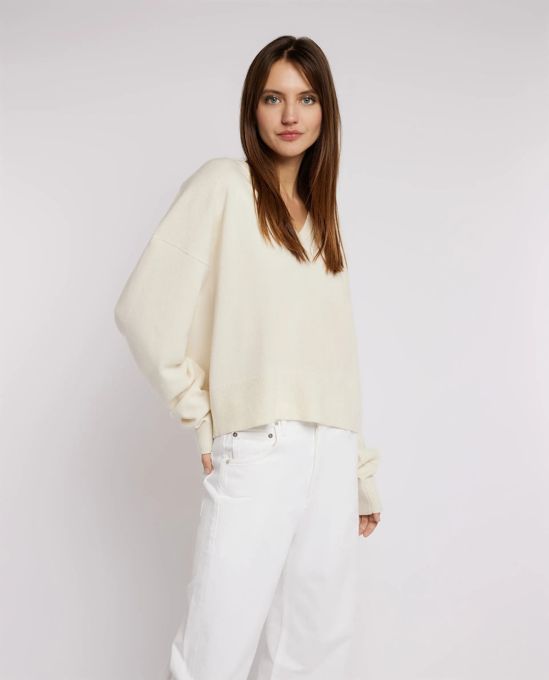 Cashmere V-hals trui sold by Pauw Amsterdam