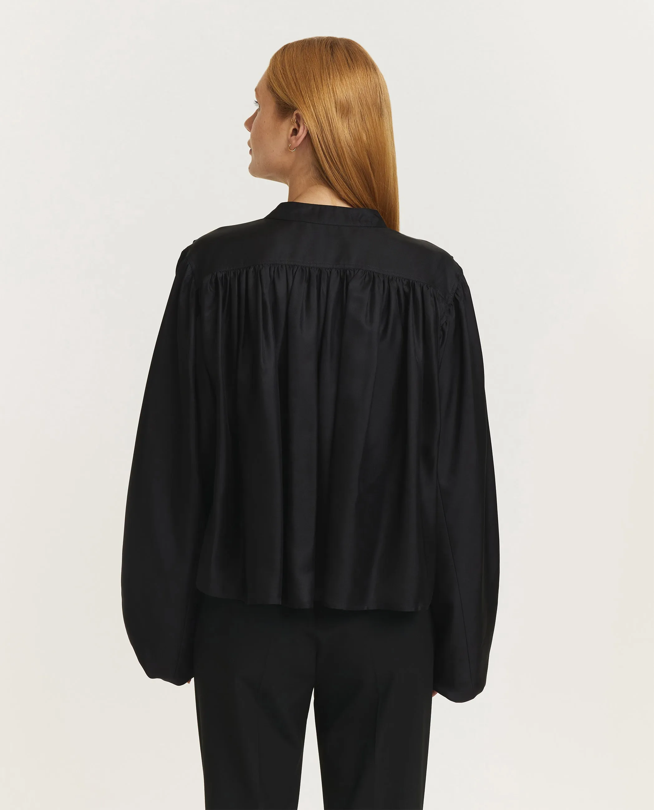 Volumineuze zijden blouse sold by Pauw Amsterdam product image thumbnail 5