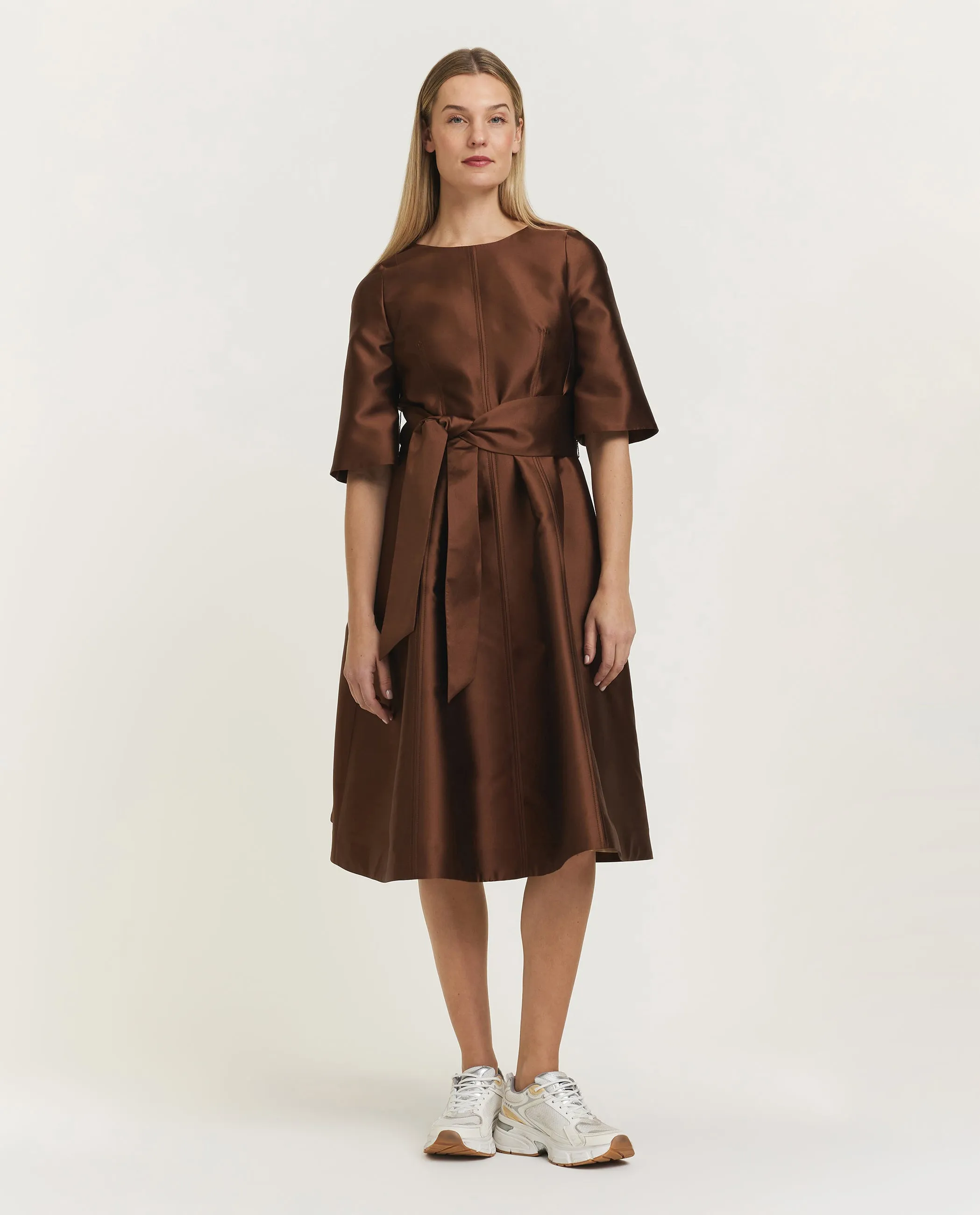 Midi jurk met korte mouw sold by Pauw Amsterdam