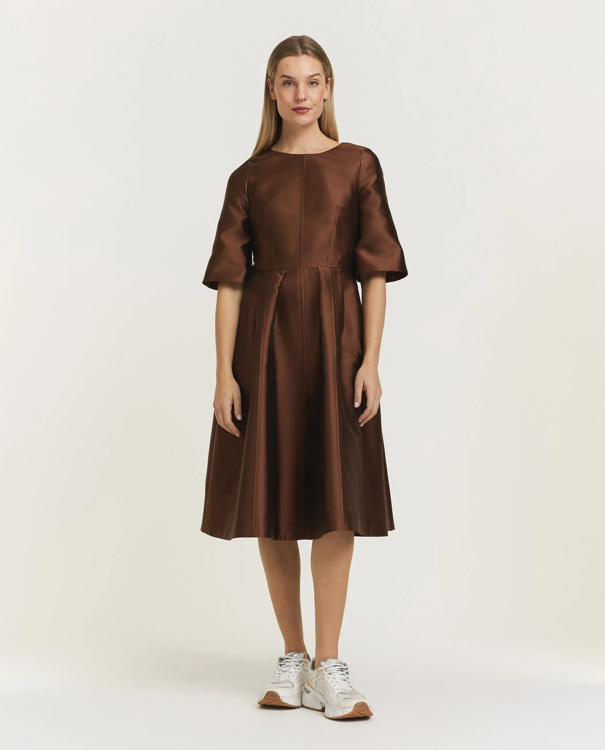 Midi jurk met korte mouw sold by Pauw Amsterdam product image thumbnail 5