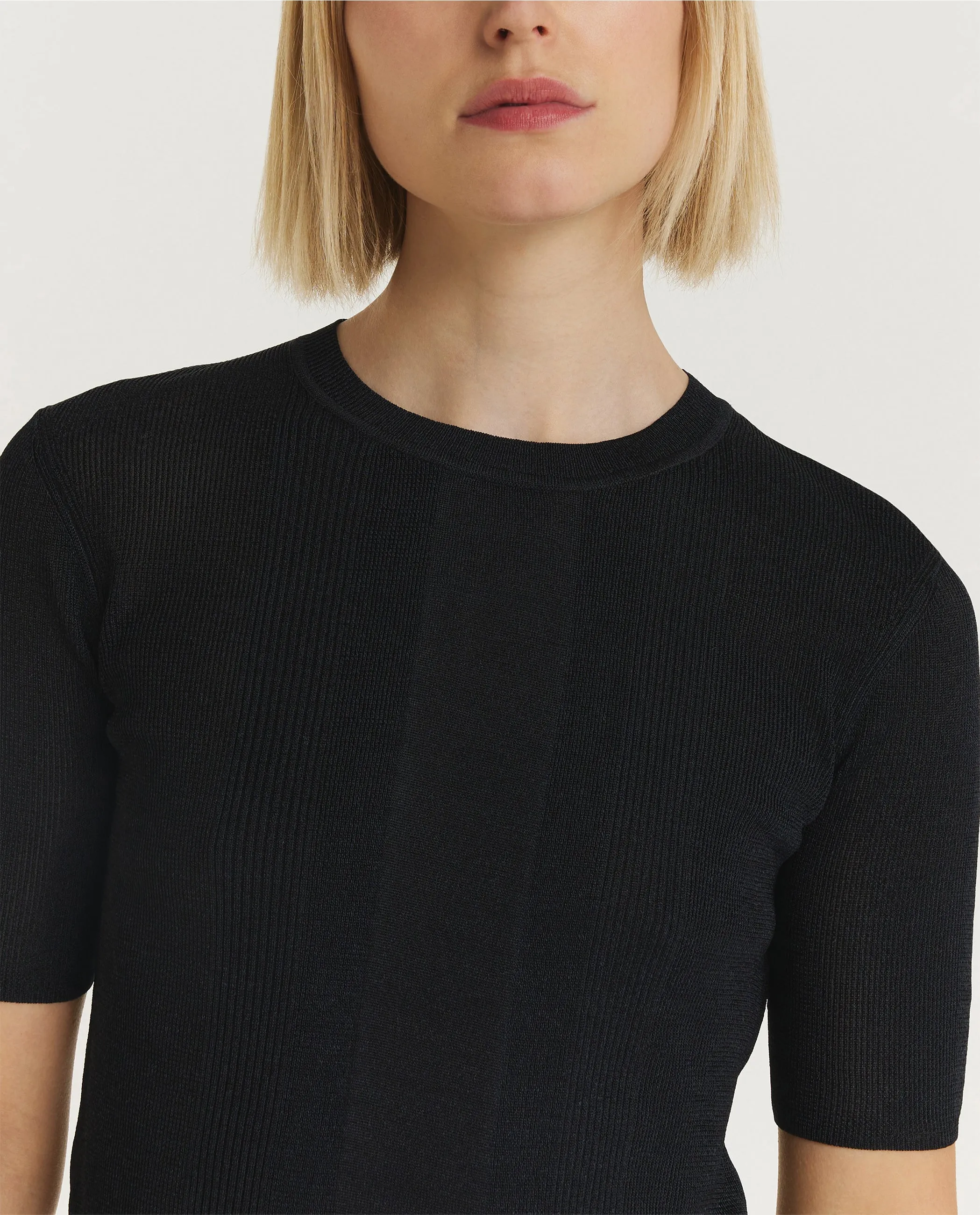 Crisp Rayon T-Shirt - Donkerblauw sold by Pauw Amsterdam product image thumbnail 2