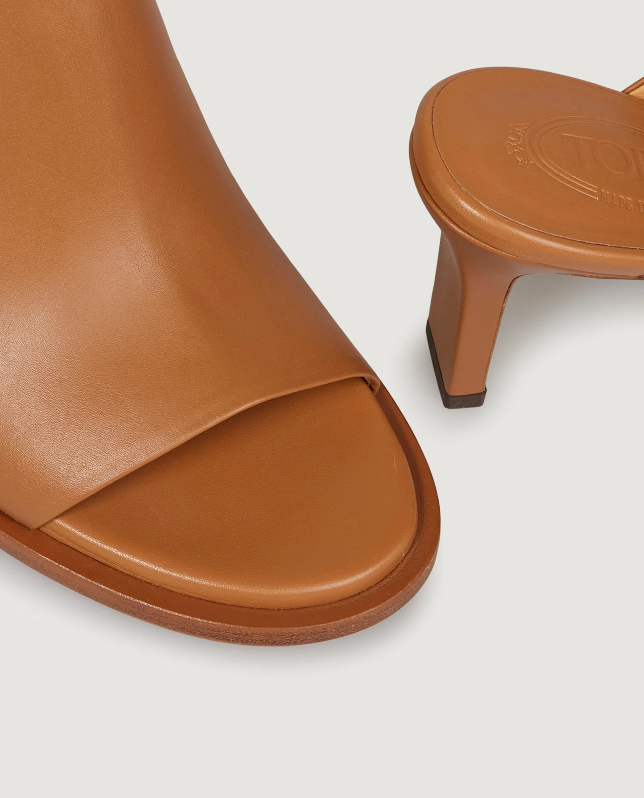 Lederen Mules - Lichtbruin sold by Pauw Amsterdam product image thumbnail 2