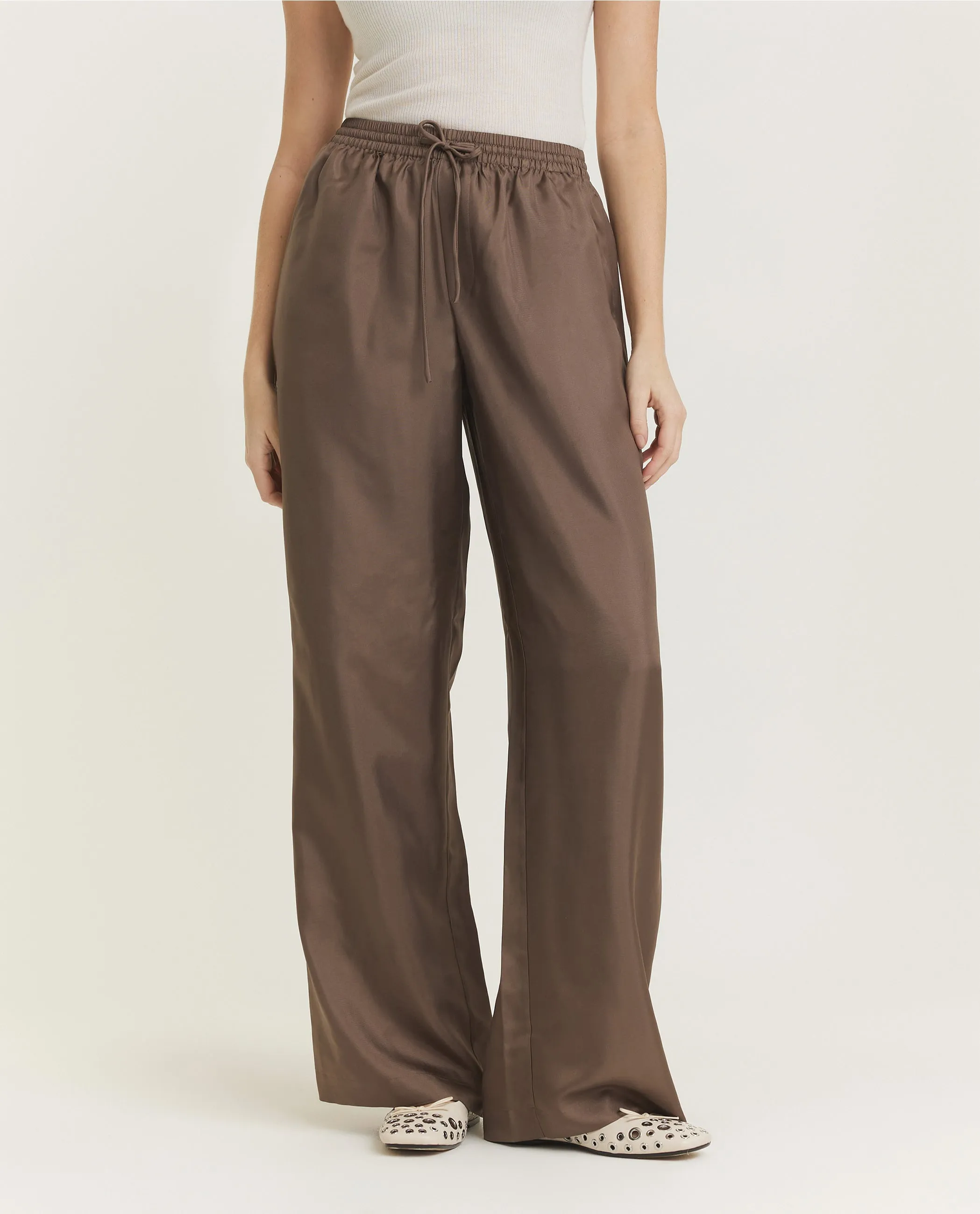 Relaxed Silk Trousers - Bruin sold by Pauw Amsterdam product image thumbnail 2
