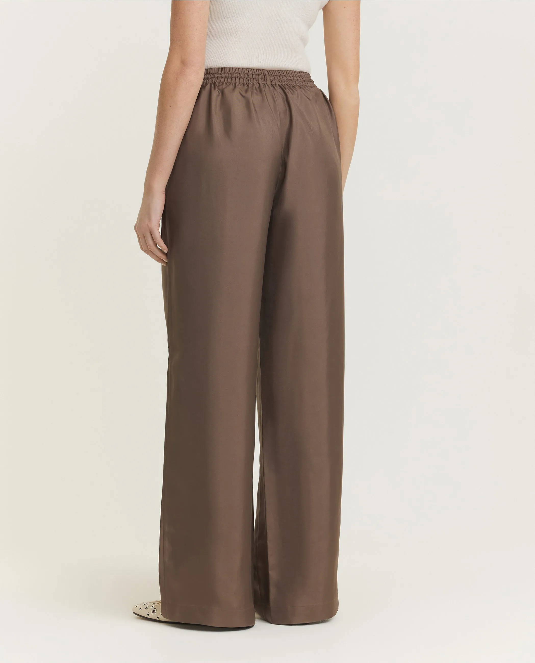 Relaxed Silk Trousers - Bruin sold by Pauw Amsterdam product image thumbnail 3