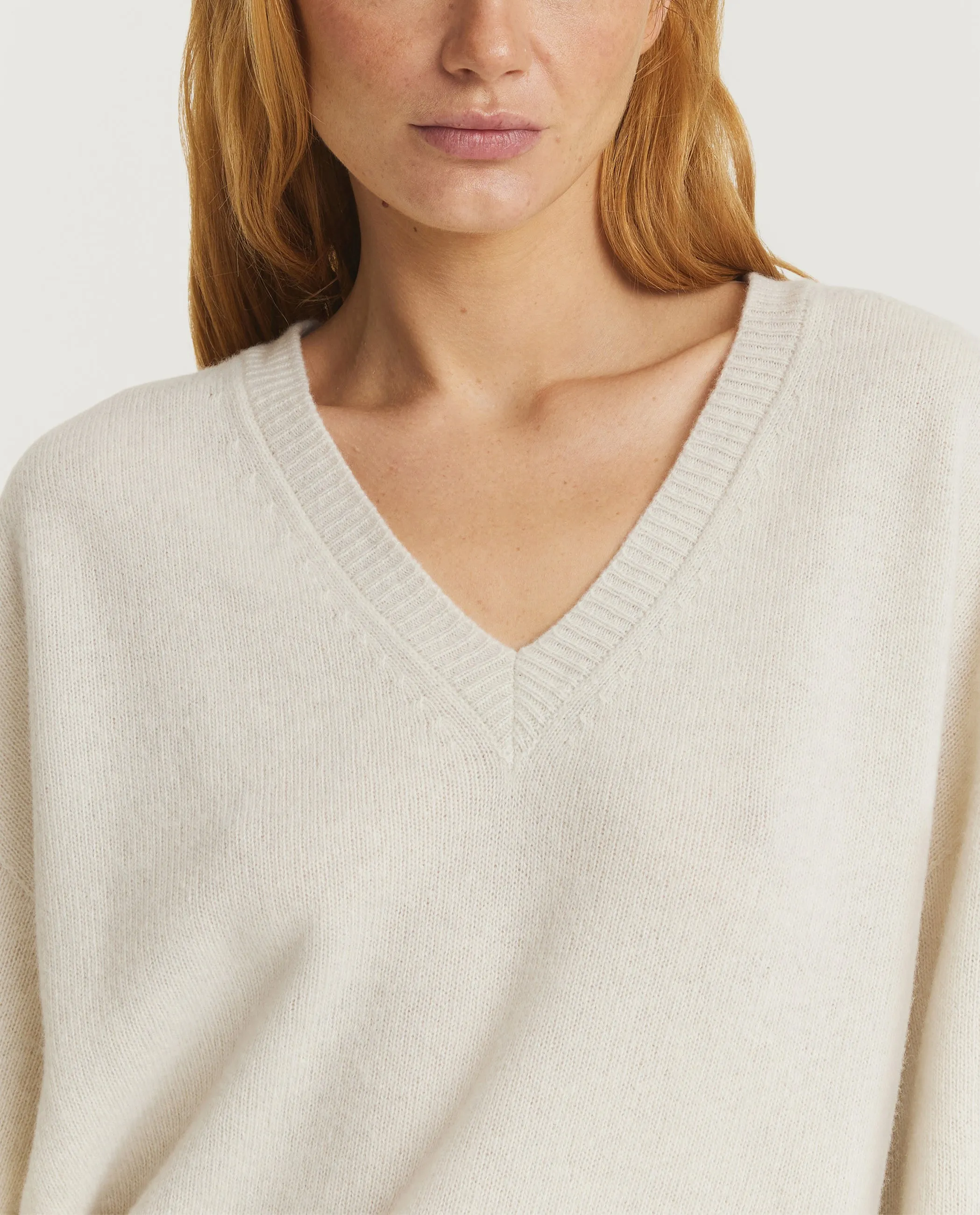 Relaxed V-Hals Sweater - Lichtgrijs sold by Pauw Amsterdam product image thumbnail 2