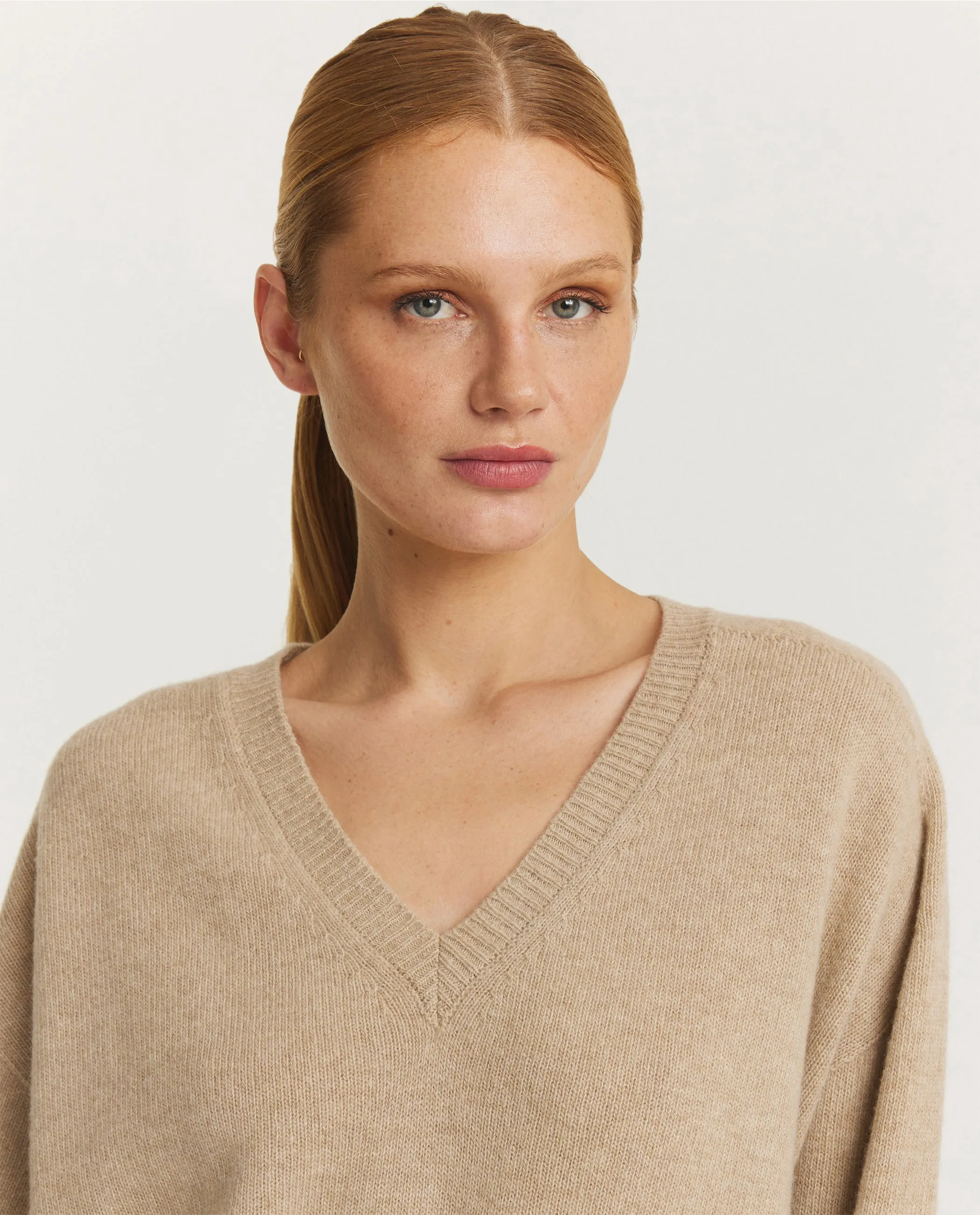 Relaxed V-Hals Sweater - Lichtbruin sold by Pauw Amsterdam product image thumbnail 2