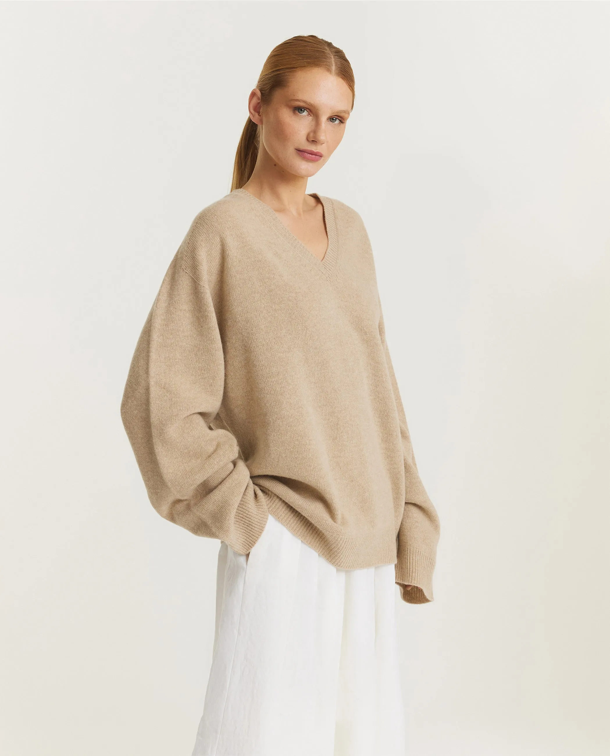 Relaxed V-Hals Sweater - Lichtbruin sold by Pauw Amsterdam product image thumbnail 4