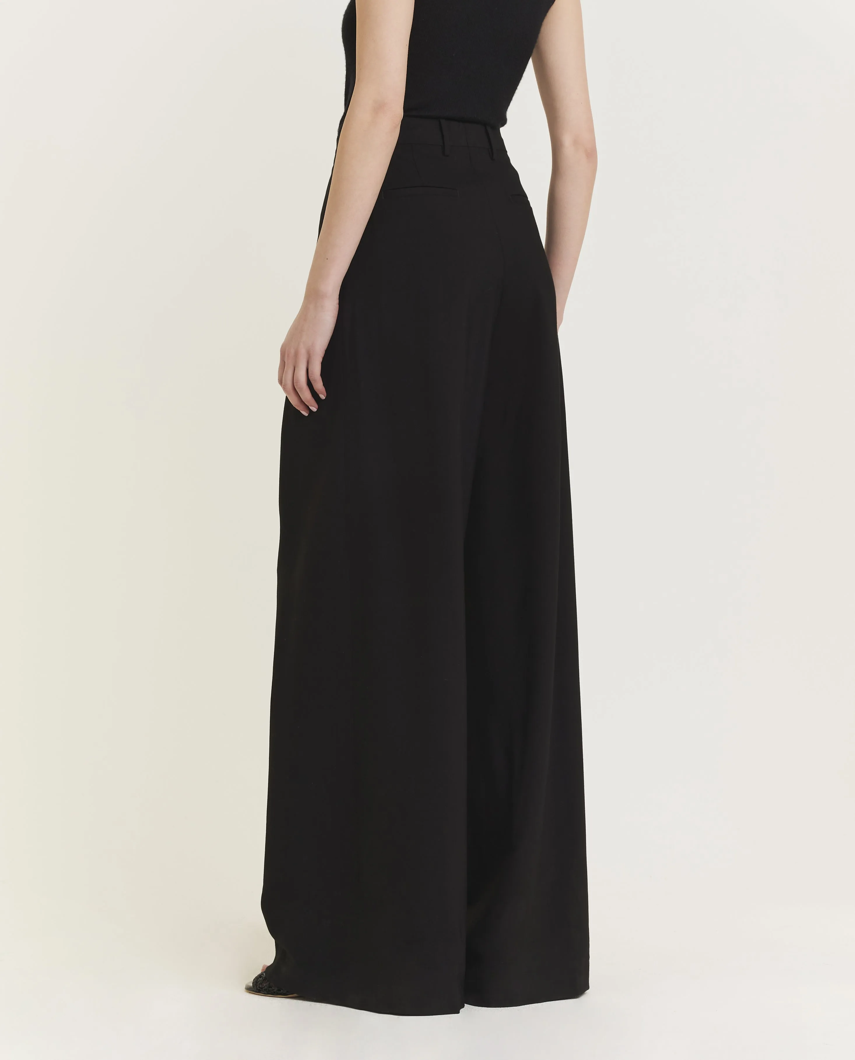 Wijde Geplooide Broek - Zwart sold by Pauw Amsterdam product image thumbnail 3