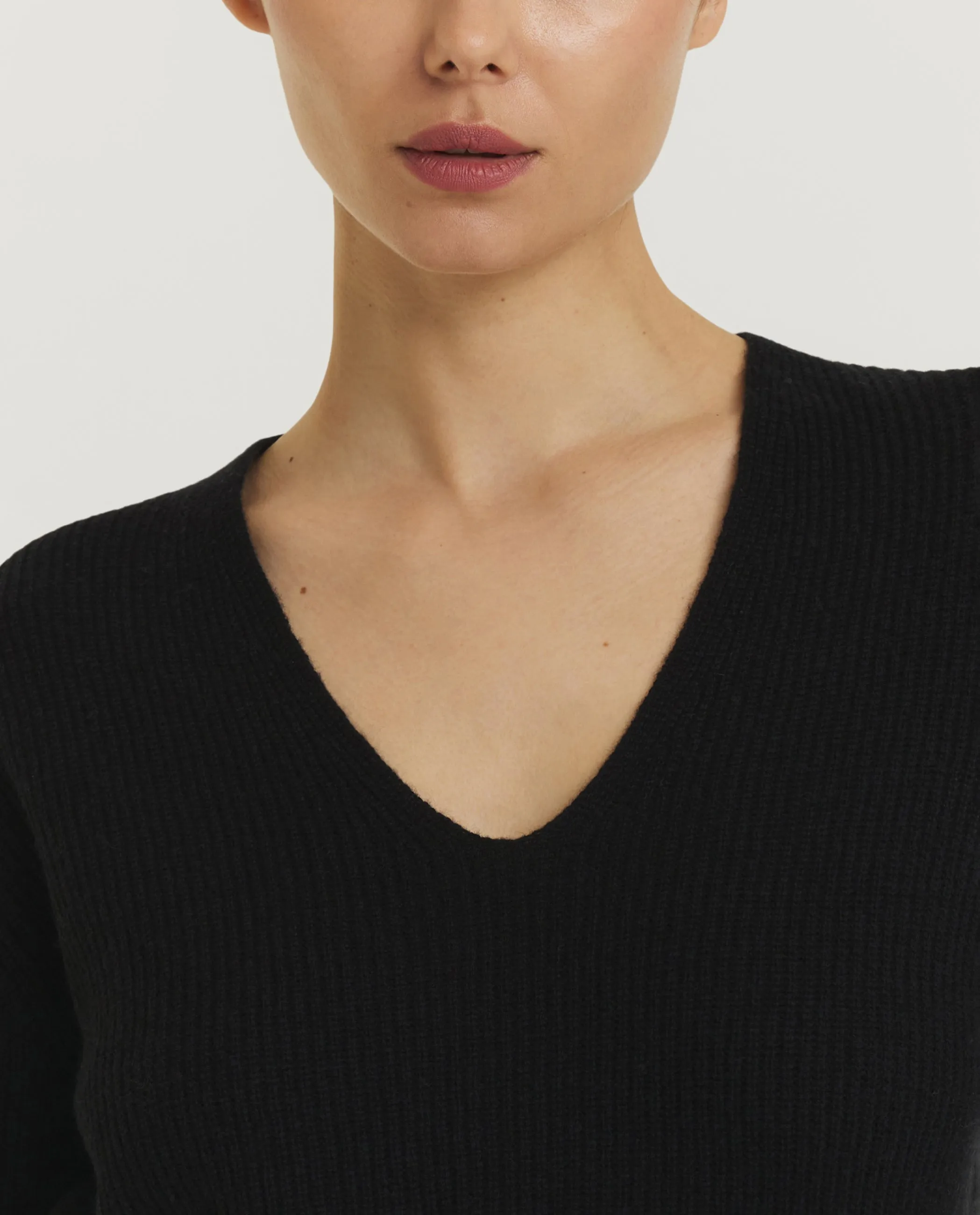 V-Neck Trui - Zwart sold by Pauw Amsterdam product image thumbnail 2