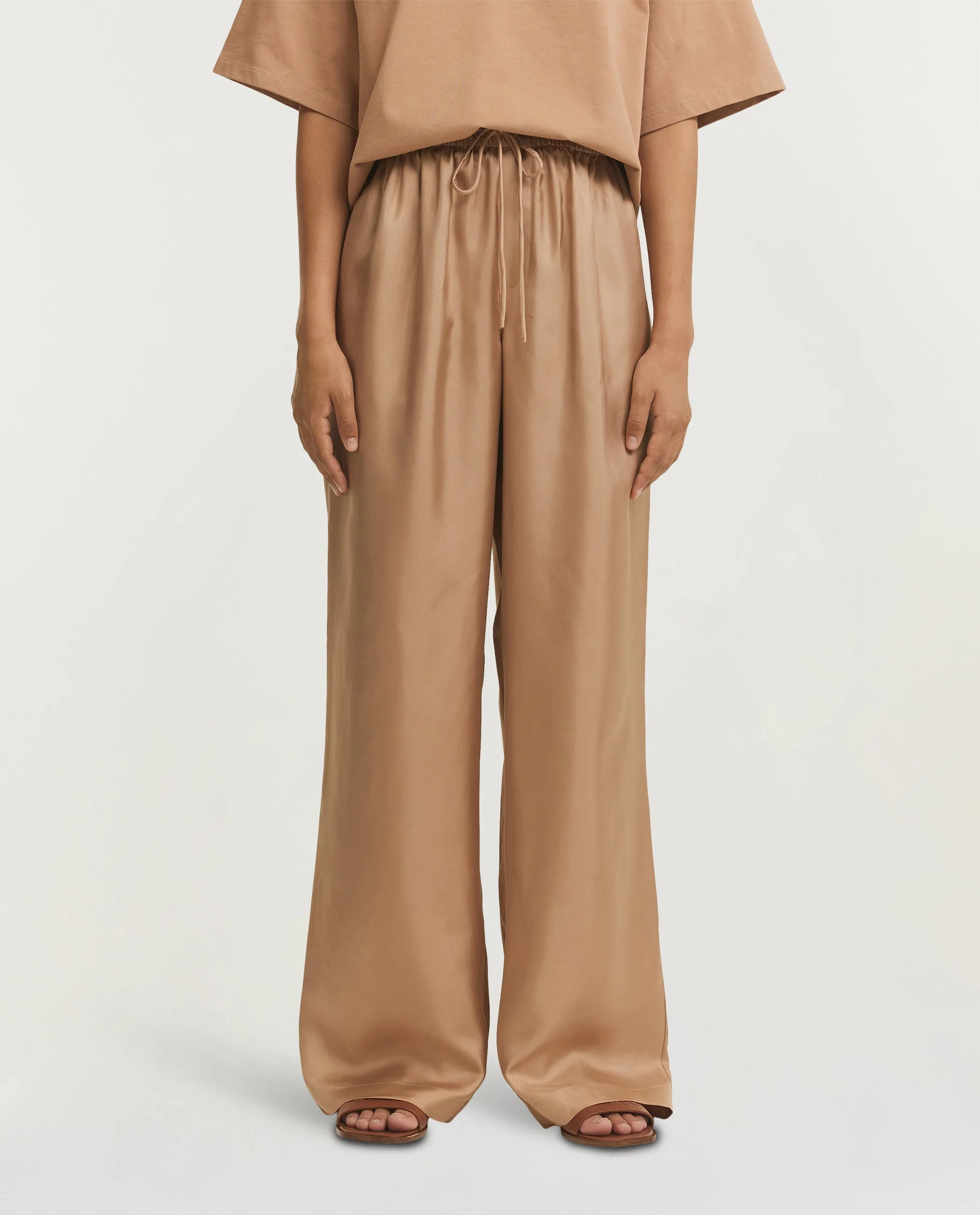 Zijden Wijde Broek - Lichtbruin sold by Pauw Amsterdam product image thumbnail 2