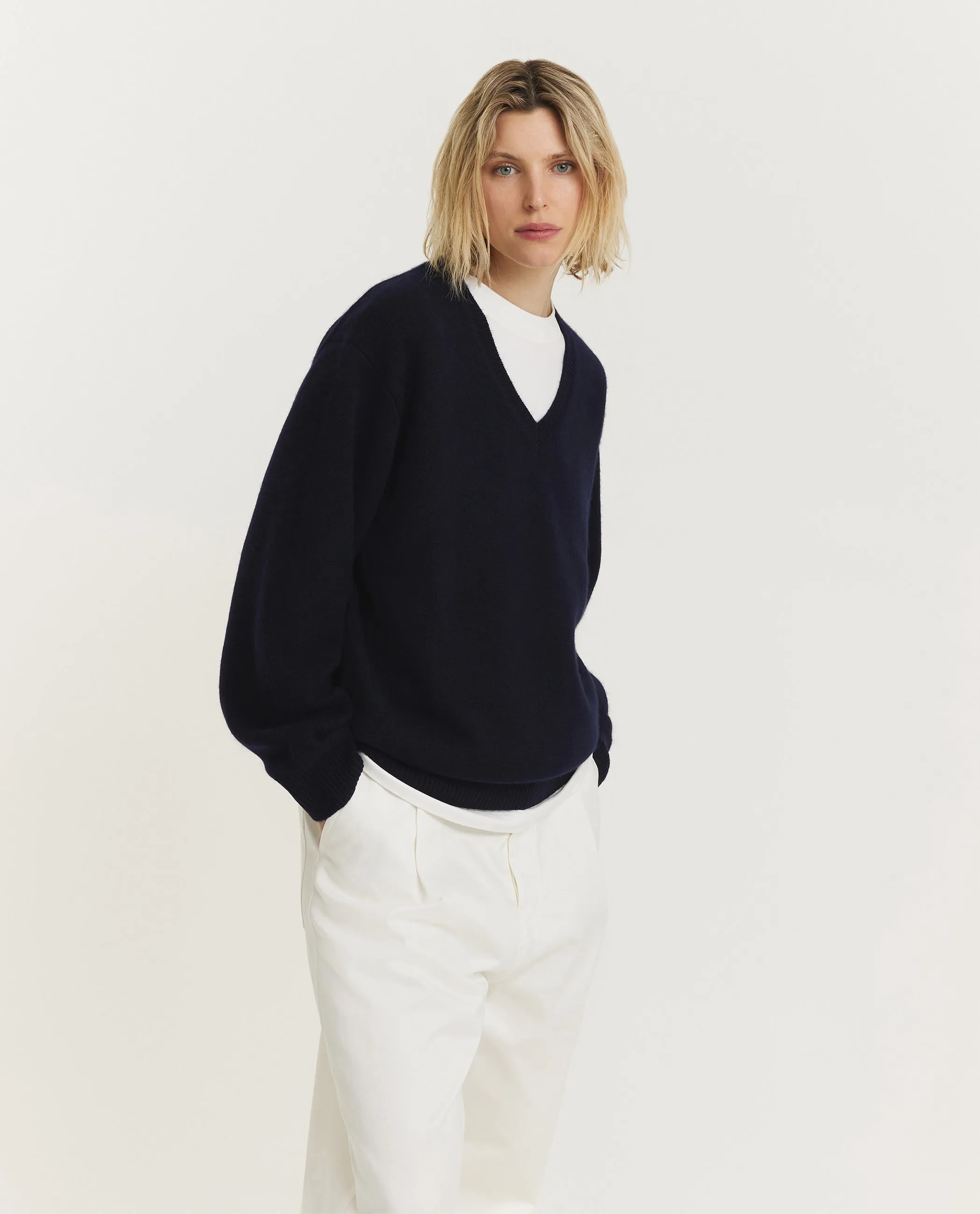 Cashmere V-Hals Trui - Donkerblauw sold by Pauw Amsterdam product image thumbnail 4