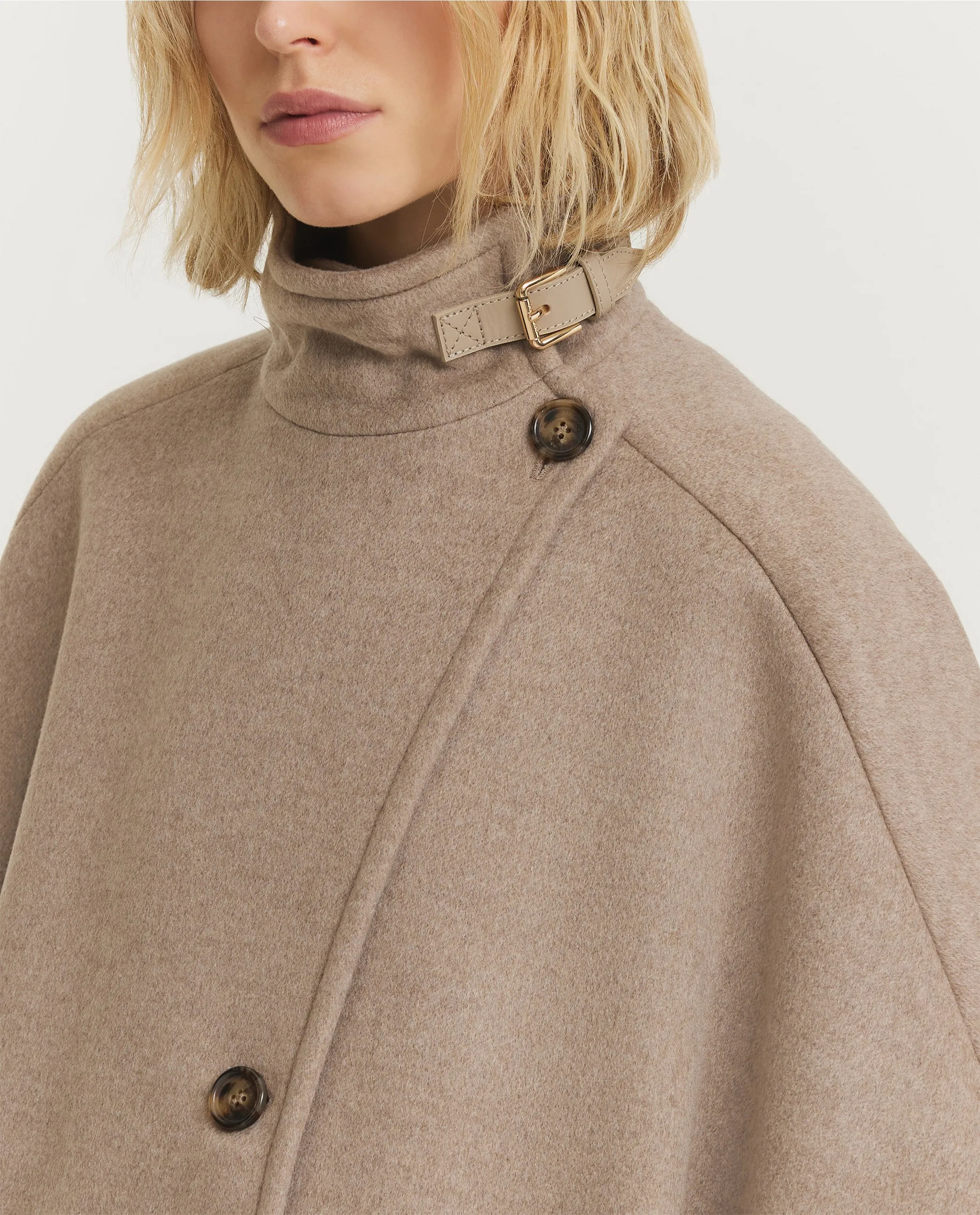 Derrik Cape - Lichtbruin sold by Pauw Amsterdam product image thumbnail 2