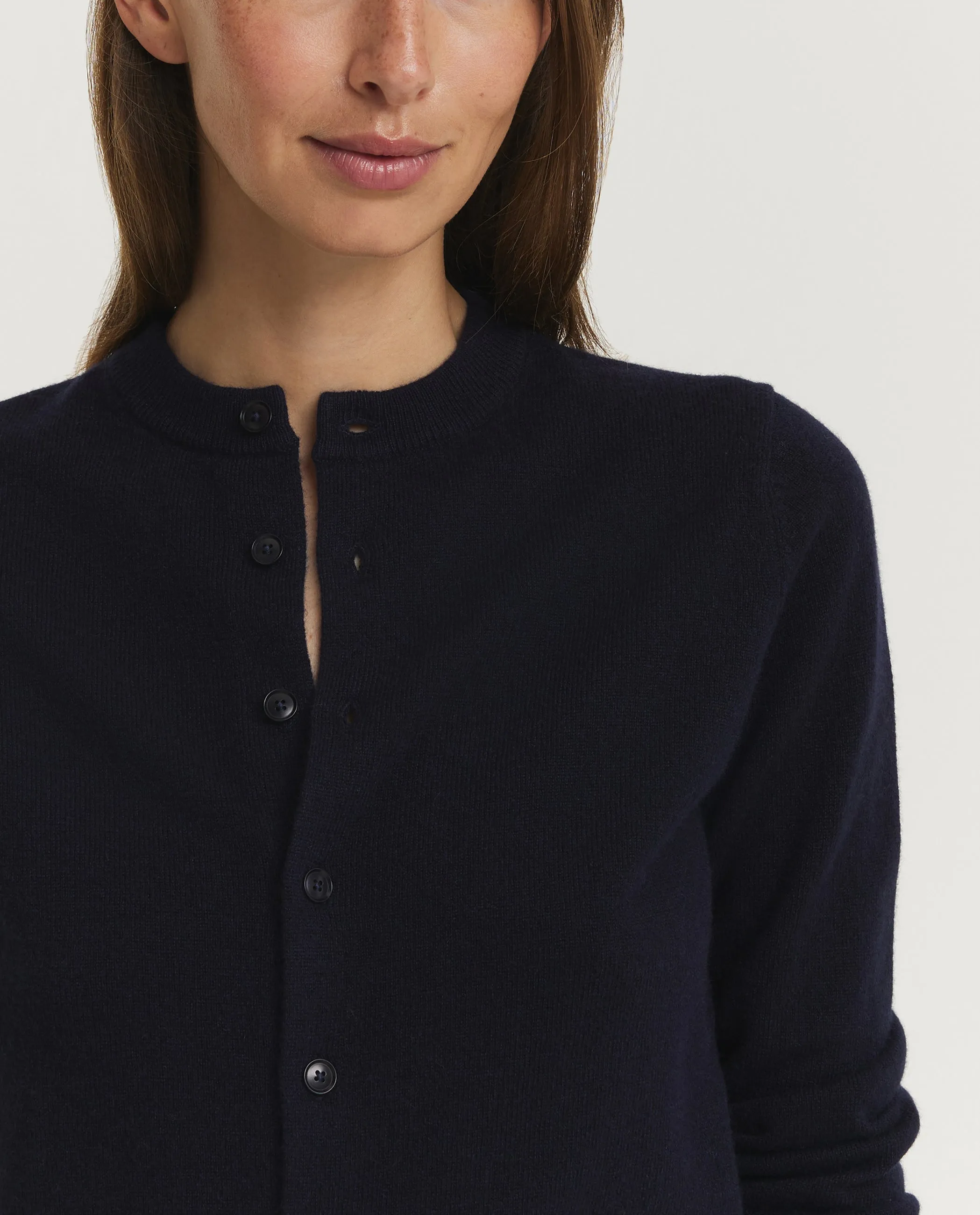 N°300 Little Cashmere Cardigan - Donkerblauw sold by Pauw Amsterdam product image thumbnail 2