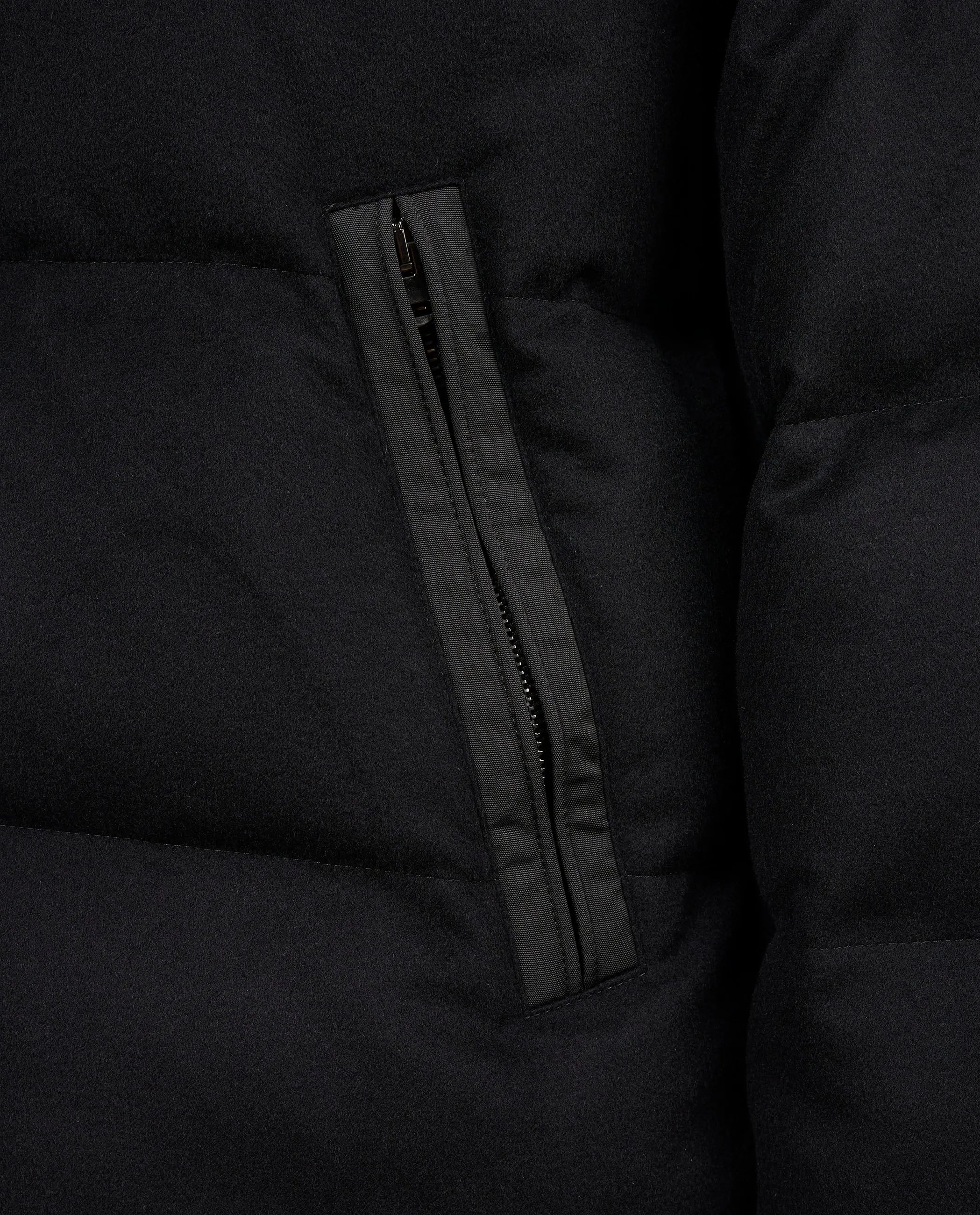 Cashmere Puffer Jas - Zwart sold by Pauw Amsterdam product image thumbnail 4