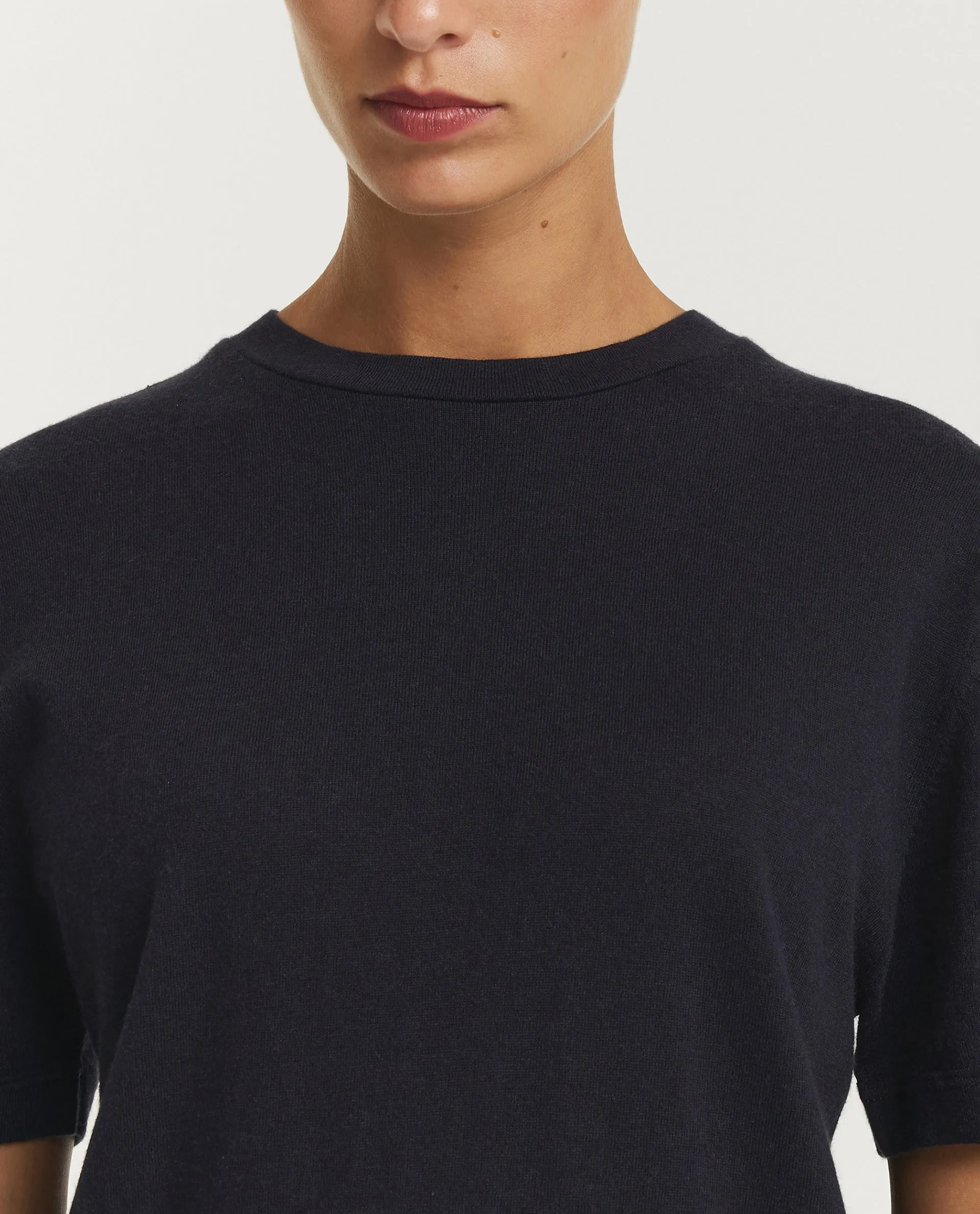 Cashmere Blend T-Shirt N°268 - Donkerblauw sold by Pauw Amsterdam product image thumbnail 2