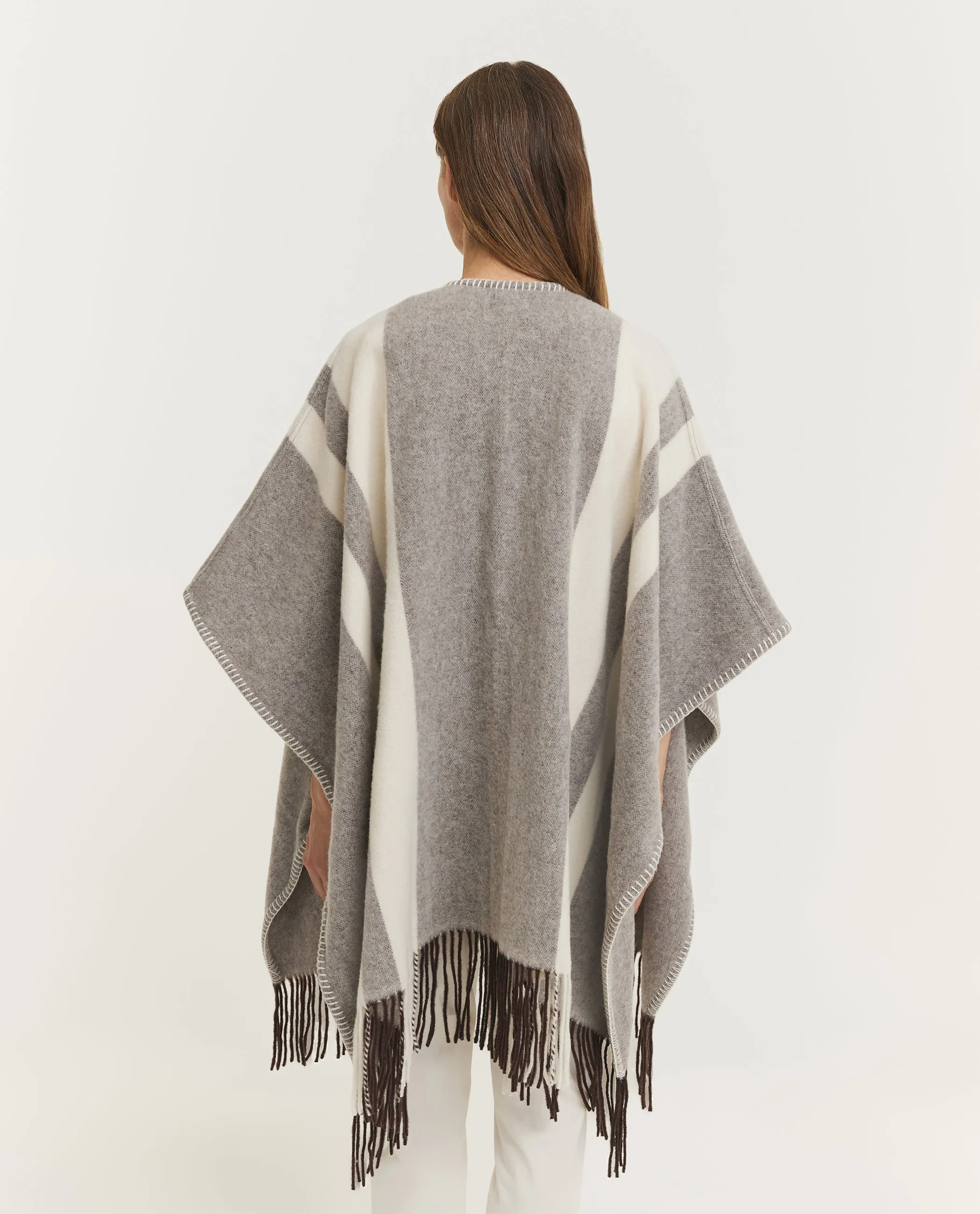 Wollen Haak Poncho - Lichtgrijs sold by Pauw Amsterdam product image thumbnail 5