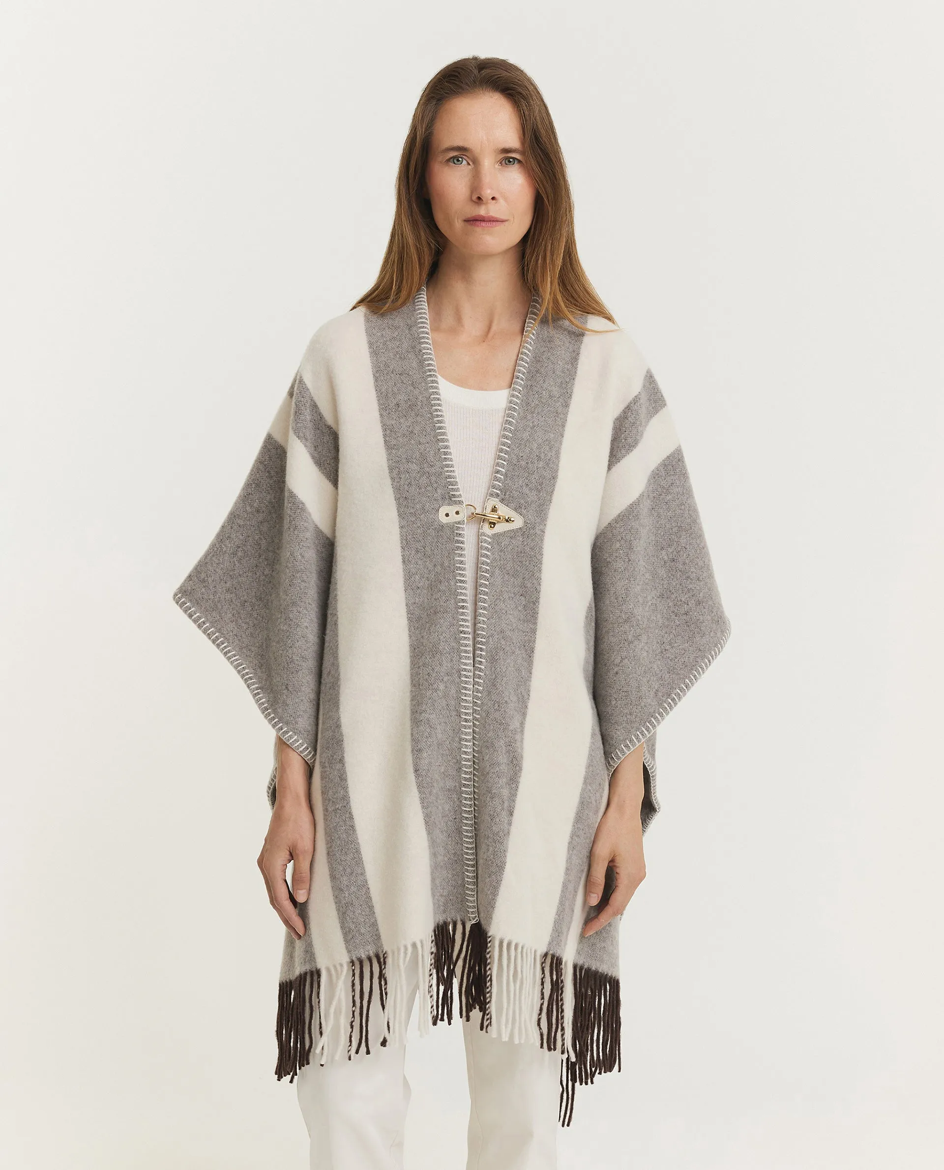 Wollen Haak Poncho - Lichtgrijs sold by Pauw Amsterdam