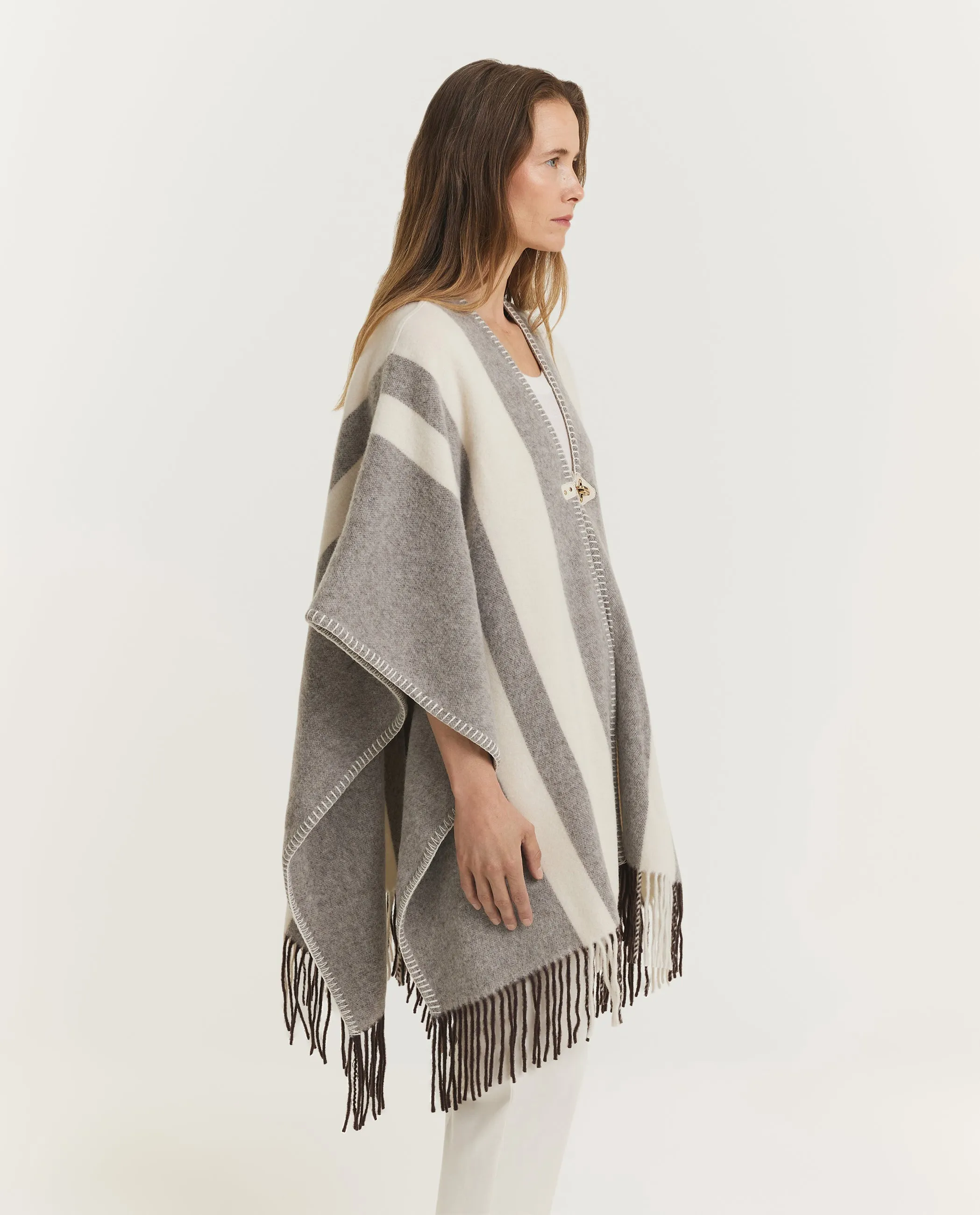 Wollen Haak Poncho - Lichtgrijs sold by Pauw Amsterdam product image thumbnail 4