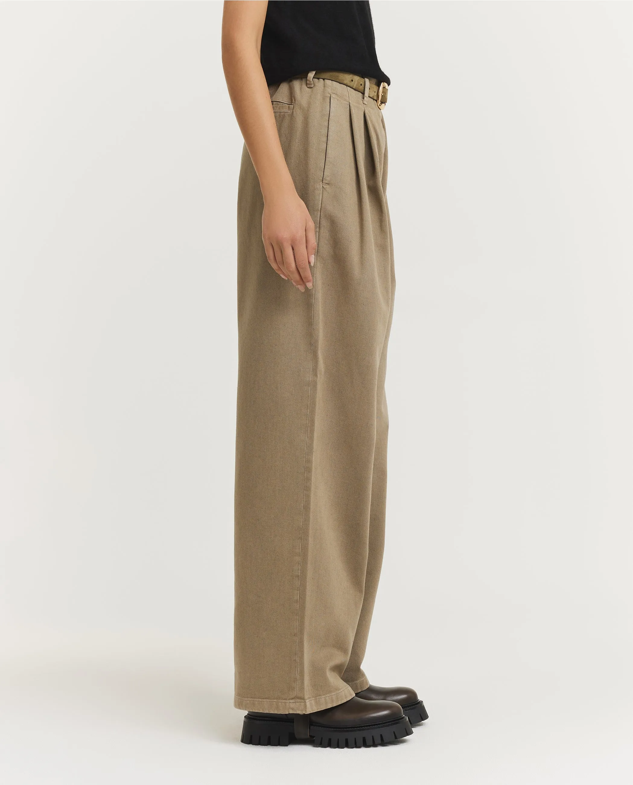 Wijde Geplooide Twill Broek - Lichtbruin sold by Pauw Amsterdam product image thumbnail 3