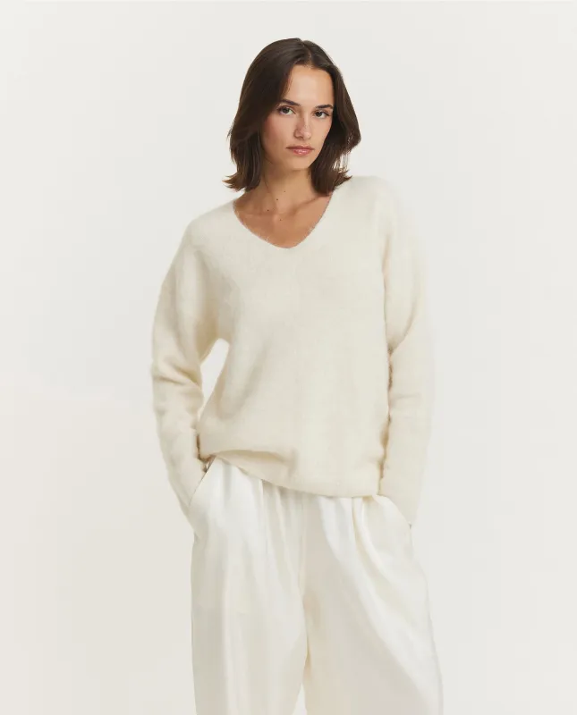 Shaggy Alpaca V-Hals Trui - Ecru sold by Pauw Amsterdam