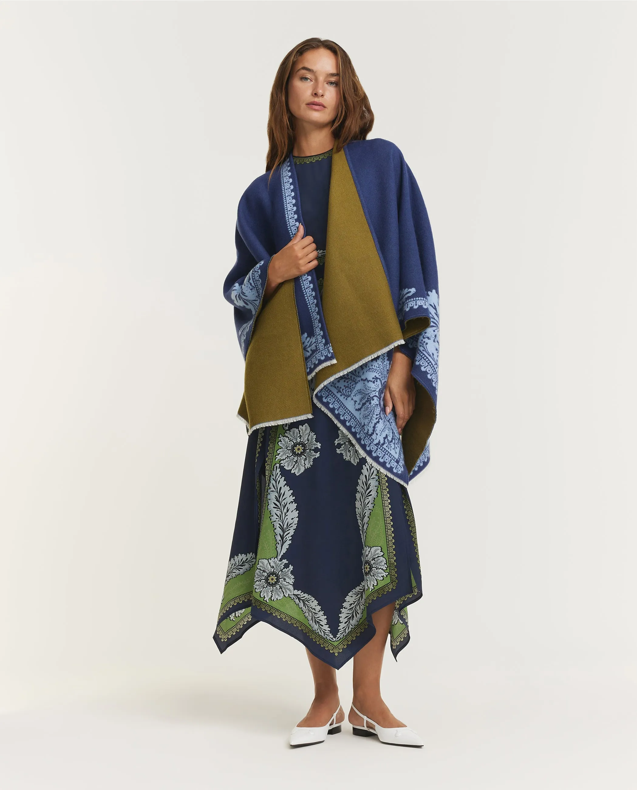 Wol Zijden Poncho - Blauw sold by Pauw Amsterdam product image thumbnail 3
