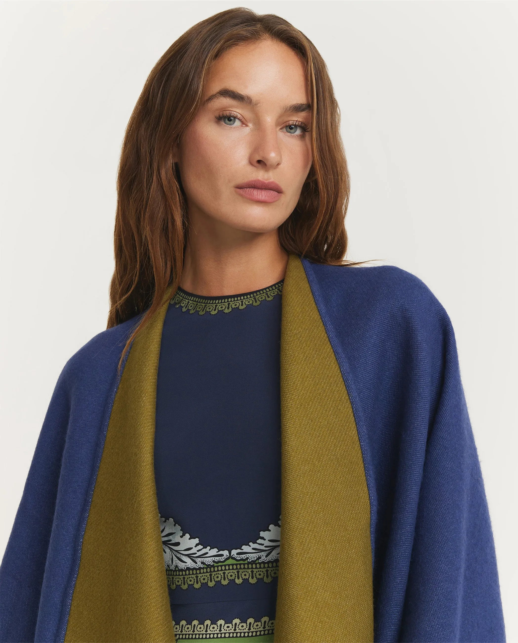 Wol Zijden Poncho - Blauw sold by Pauw Amsterdam product image thumbnail 2