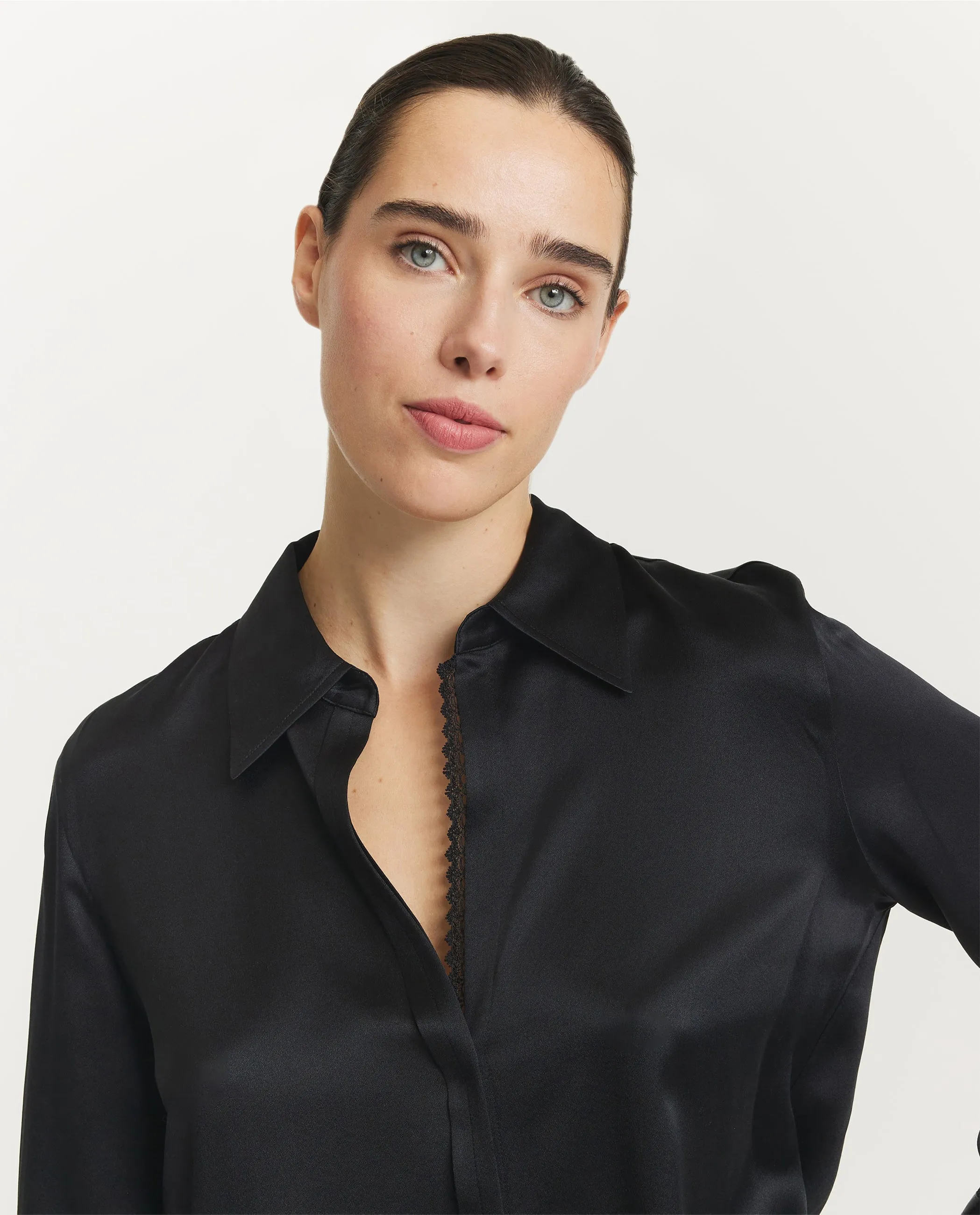 Relaxed Zijden Blouse - Zwart sold by Pauw Amsterdam product image thumbnail 2