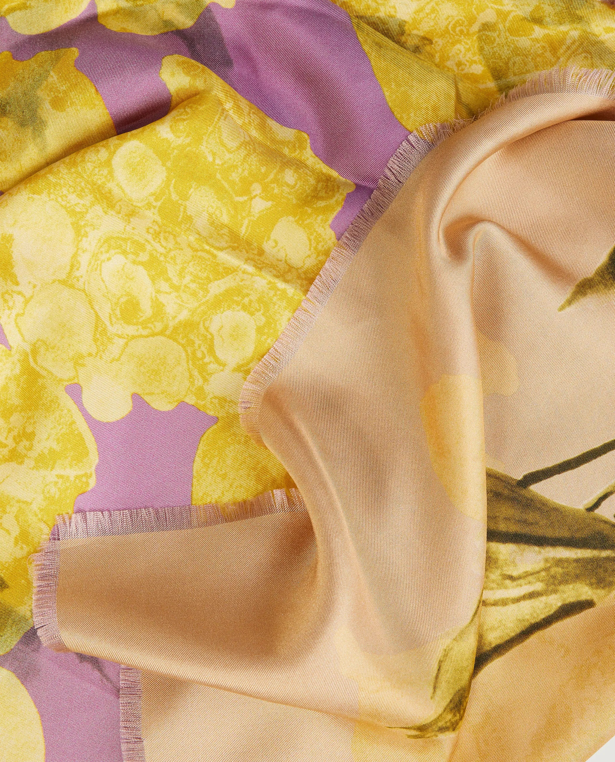 Floraal Zijden Shawl - Roze sold by Pauw Amsterdam product image thumbnail 2