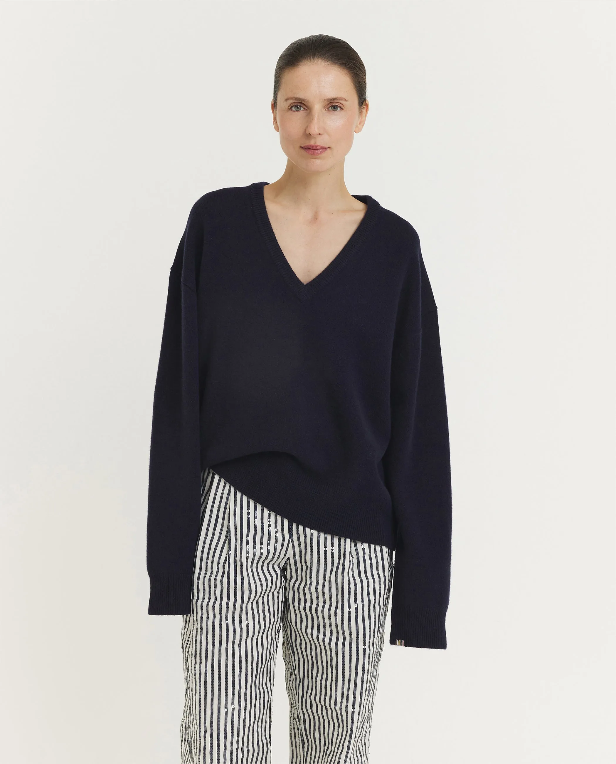 n°457 Jack Cashmere V-Neck Trui - Donkerblauw sold by Pauw Amsterdam