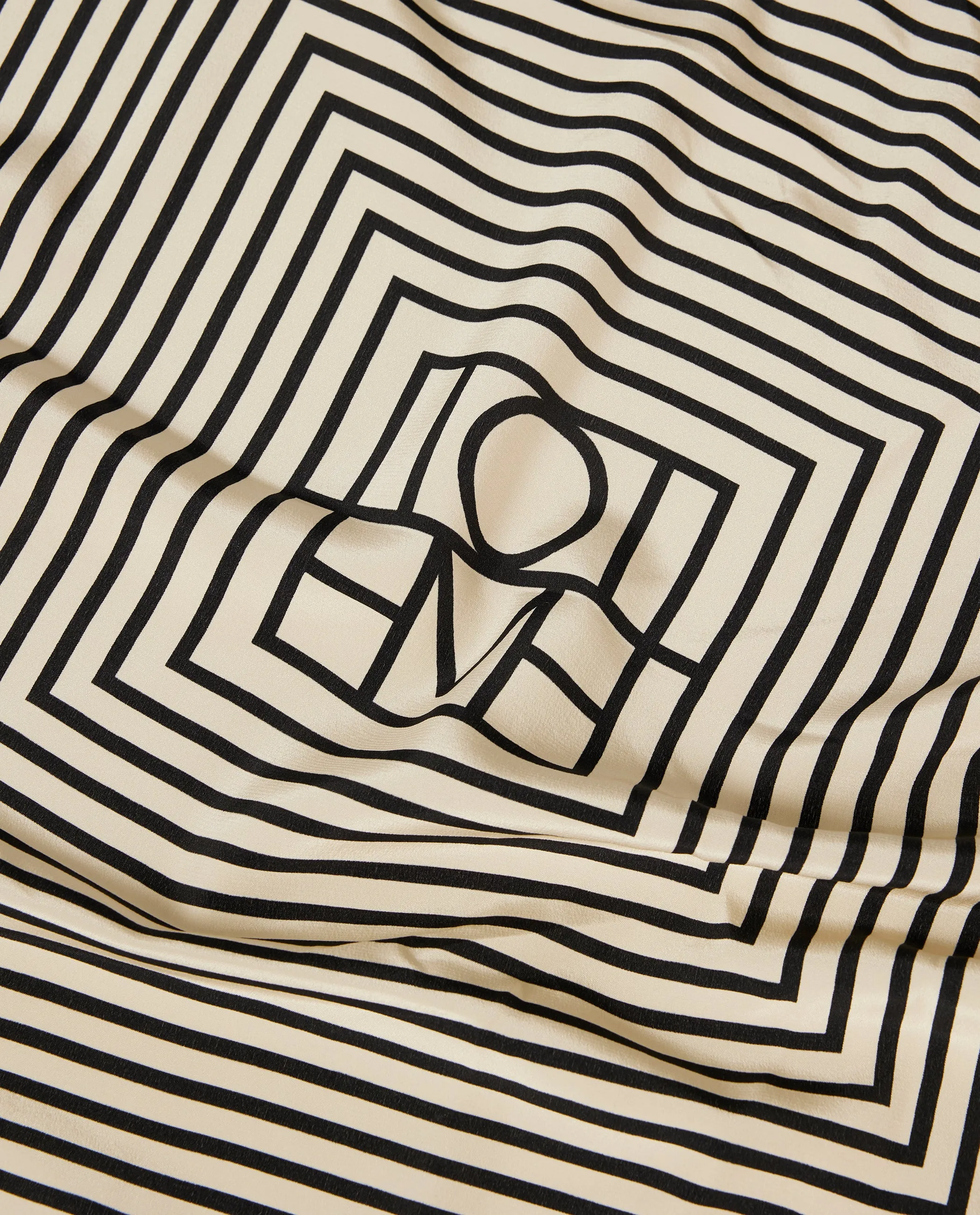 Zijden Centered Monogram Shawl sold by Pauw Amsterdam product image thumbnail 2