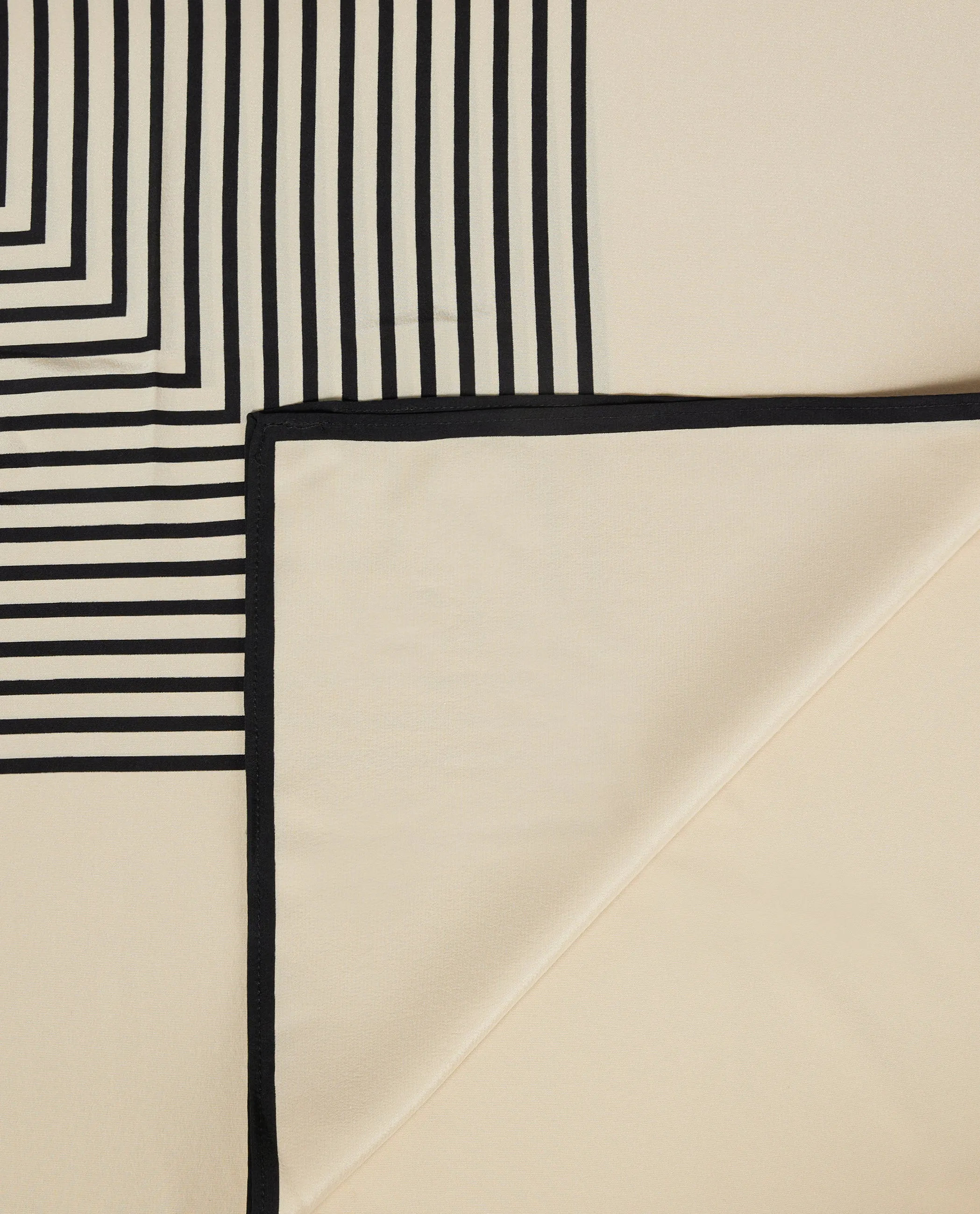 Zijden Centered Monogram Shawl sold by Pauw Amsterdam product image thumbnail 4