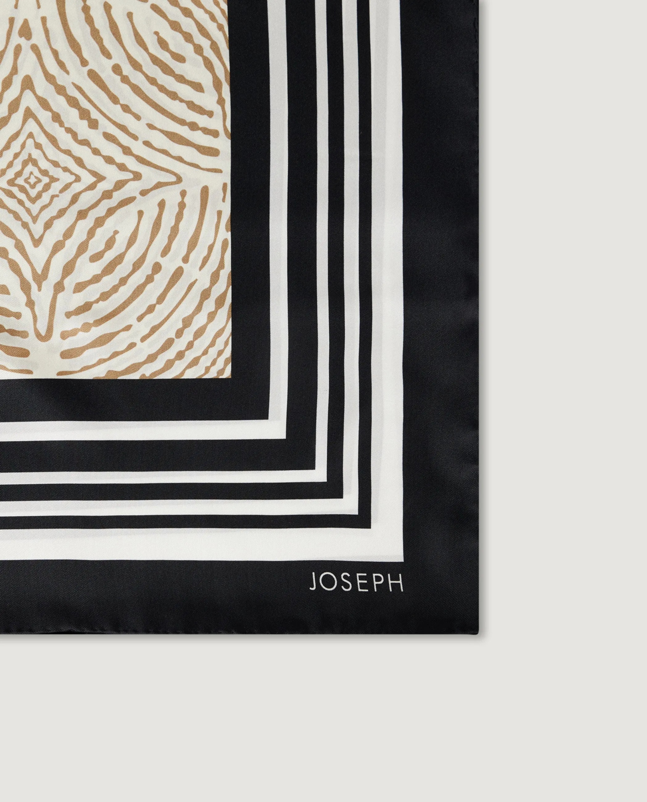 Grote Zijden Shawl sold by Pauw Amsterdam product image thumbnail 5