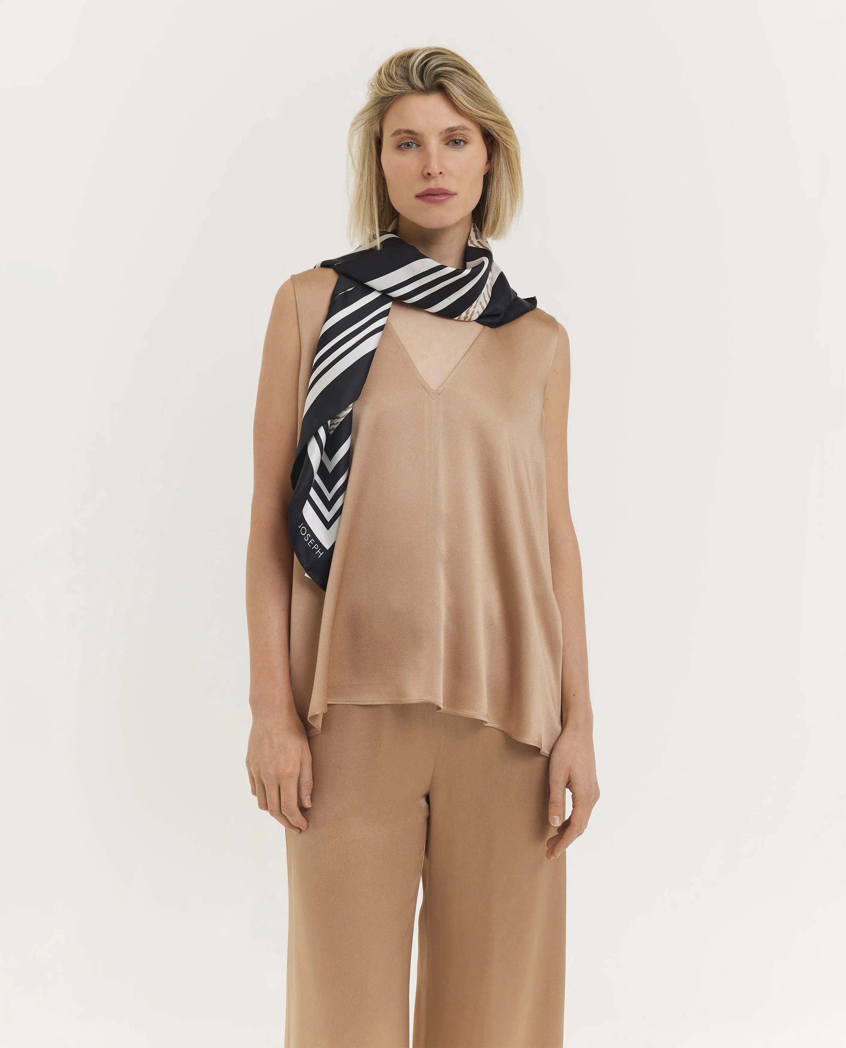 Mouwloze Bergamo Top sold by Pauw Amsterdam