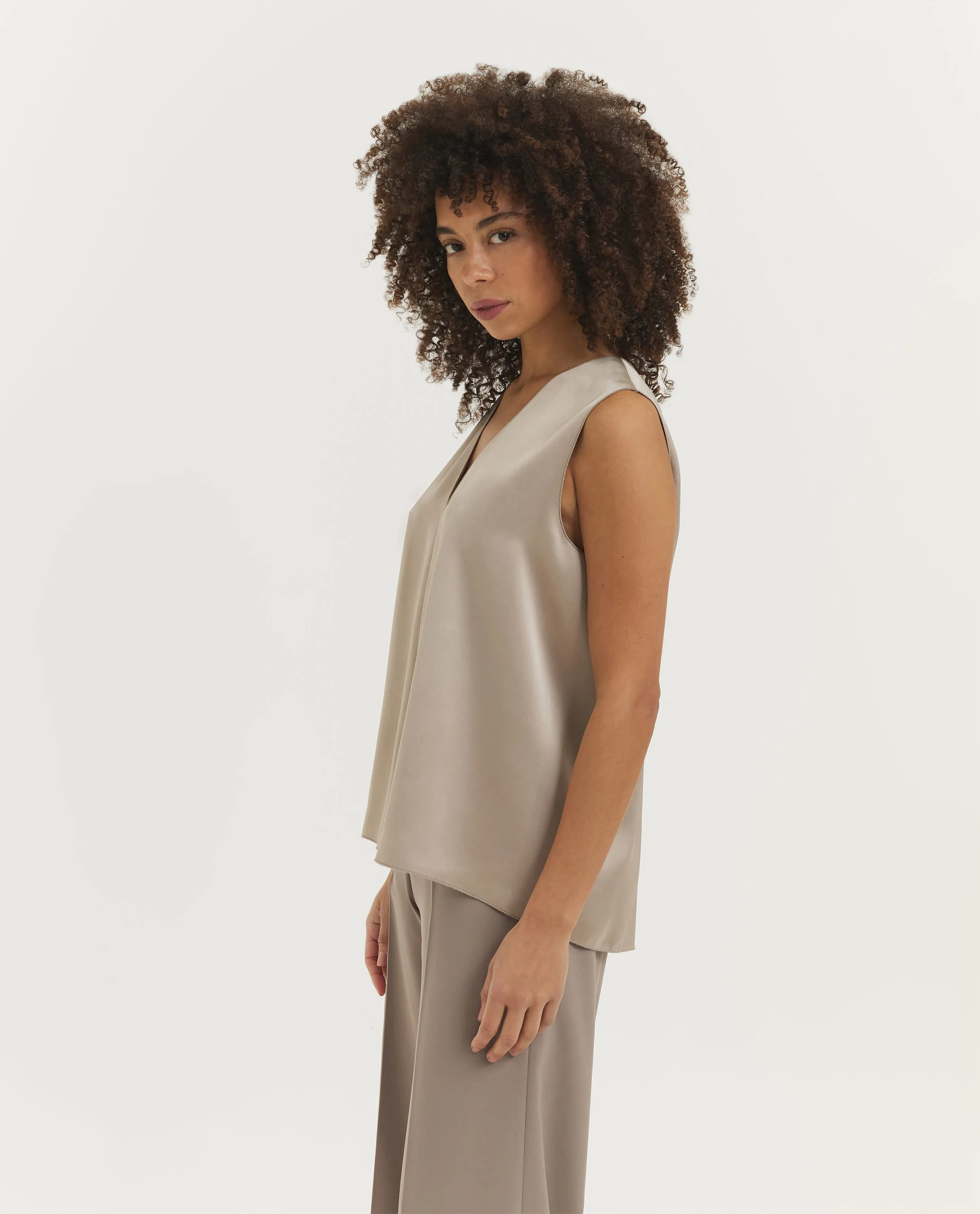 Mouwloze V-Nek Top sold by Pauw Amsterdam product image thumbnail 4