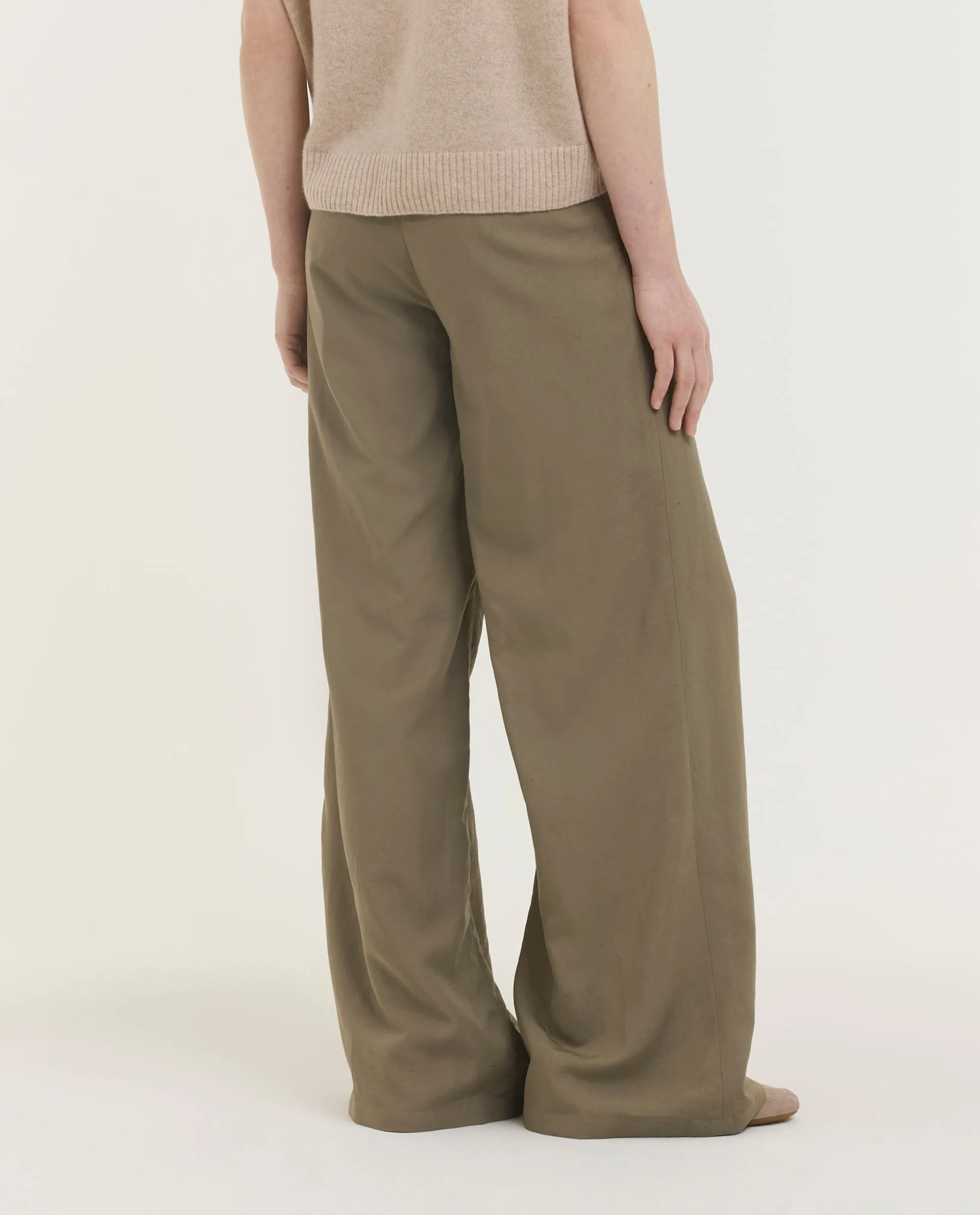 Lichtgewicht Sienna Broek sold by Pauw Amsterdam product image thumbnail 4
