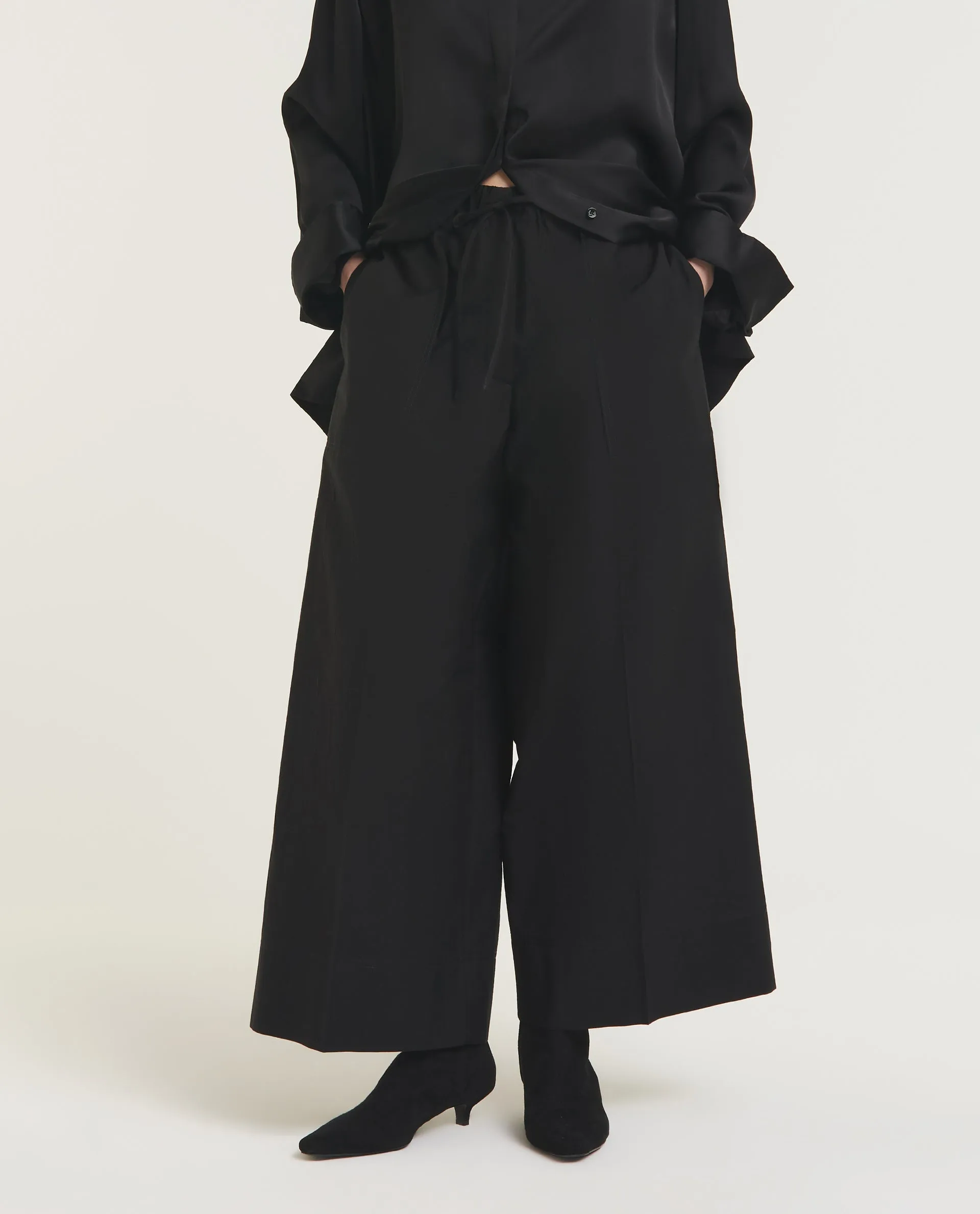 Wijde Zomer Broek sold by Pauw Amsterdam product image thumbnail 2