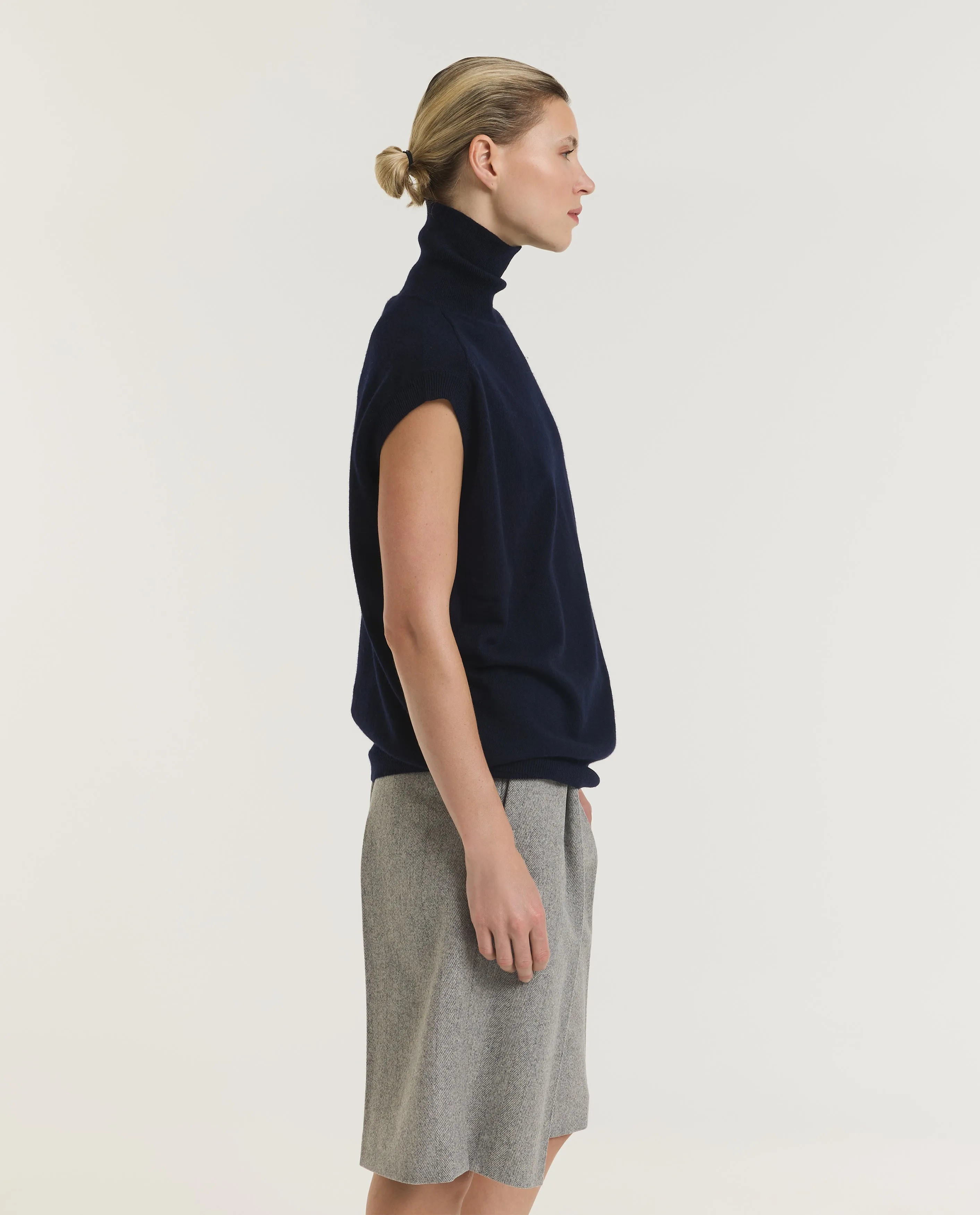 Mouwloze Cashmere Coltrui sold by Pauw Amsterdam product image thumbnail 4
