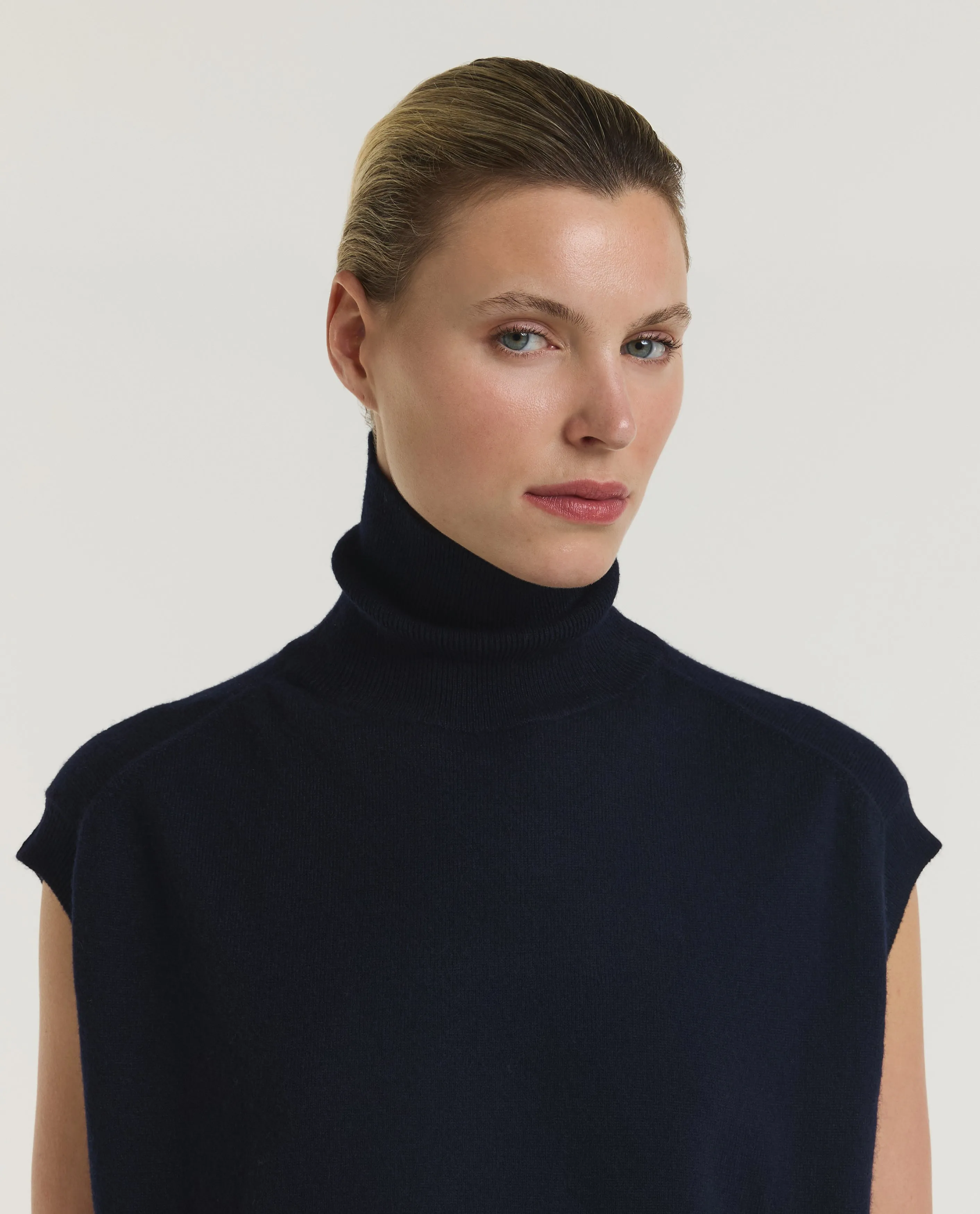 Mouwloze Cashmere Coltrui sold by Pauw Amsterdam product image thumbnail 2
