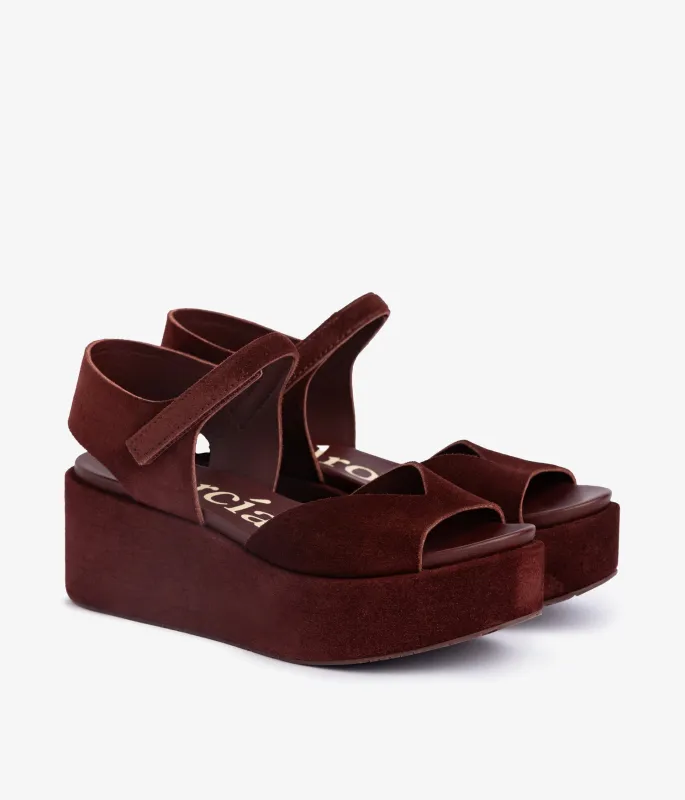 nirvana / brunette castoro sold by Pedro Garcia