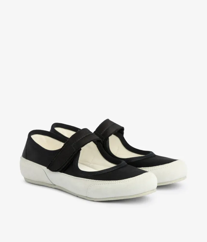 polonia / black satin sold by Pedro Garcia