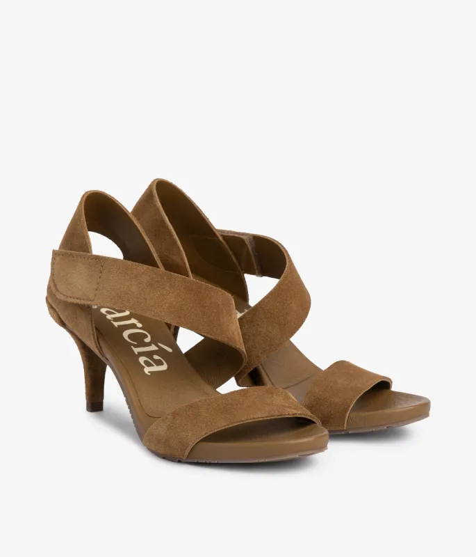 west / alpaca castoro sold by Pedro Garcia