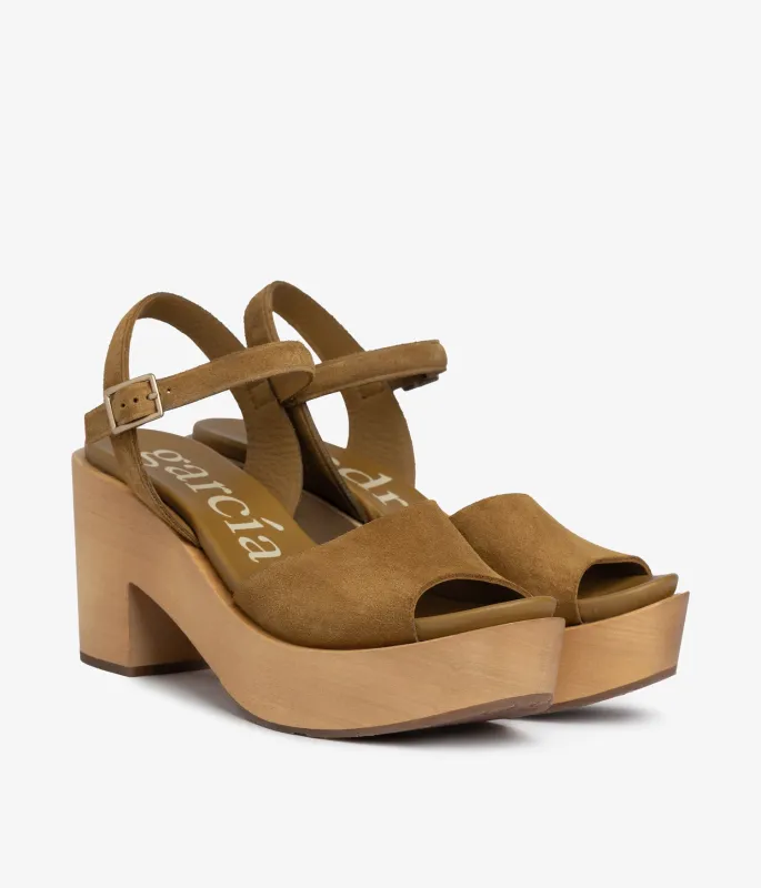 danila / alpaca castoro-light wood sold by Pedro Garcia