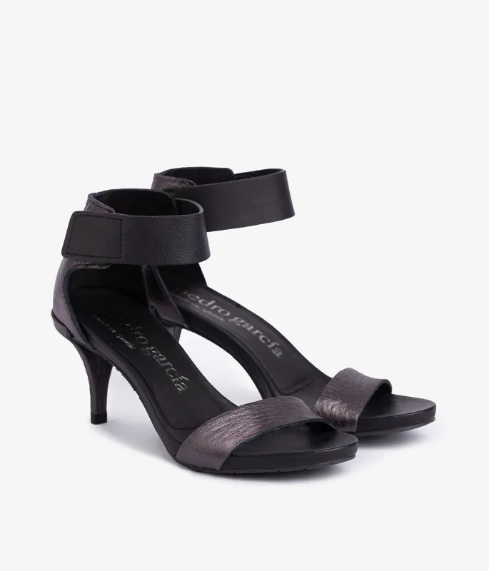 winka / antracite cervo lame sold by Pedro Garcia