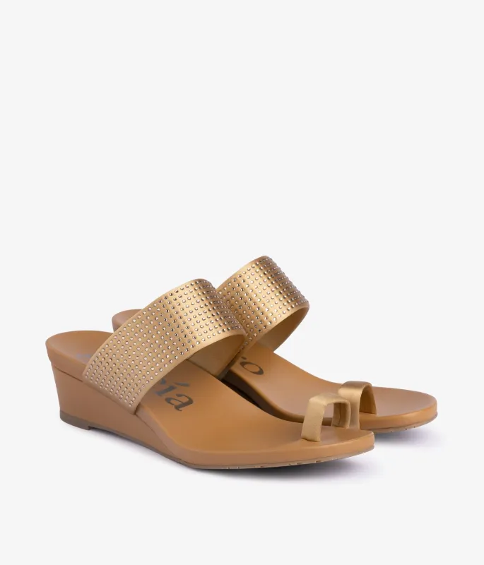 witter / brulee satin-greige made by Pedro Garcia