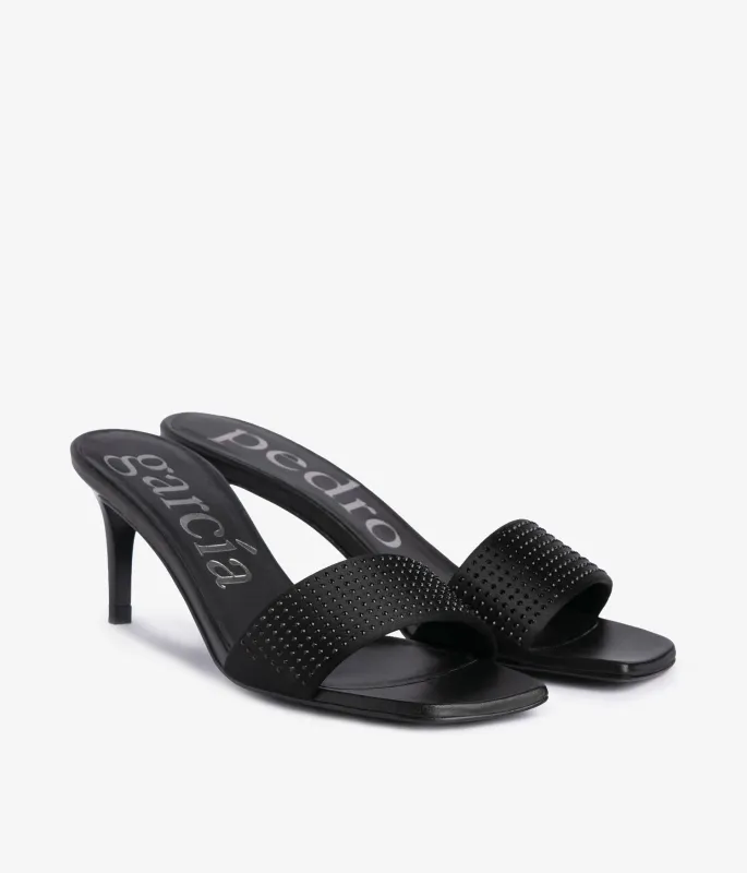 ilora / black satin made by Pedro Garcia