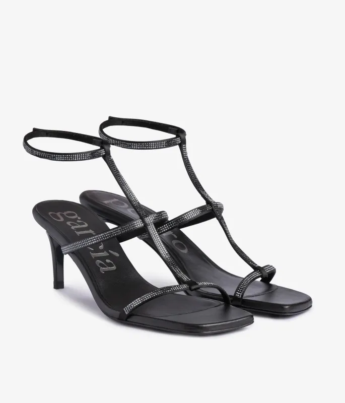 ita / black satin-jet hematite made by Pedro Garcia